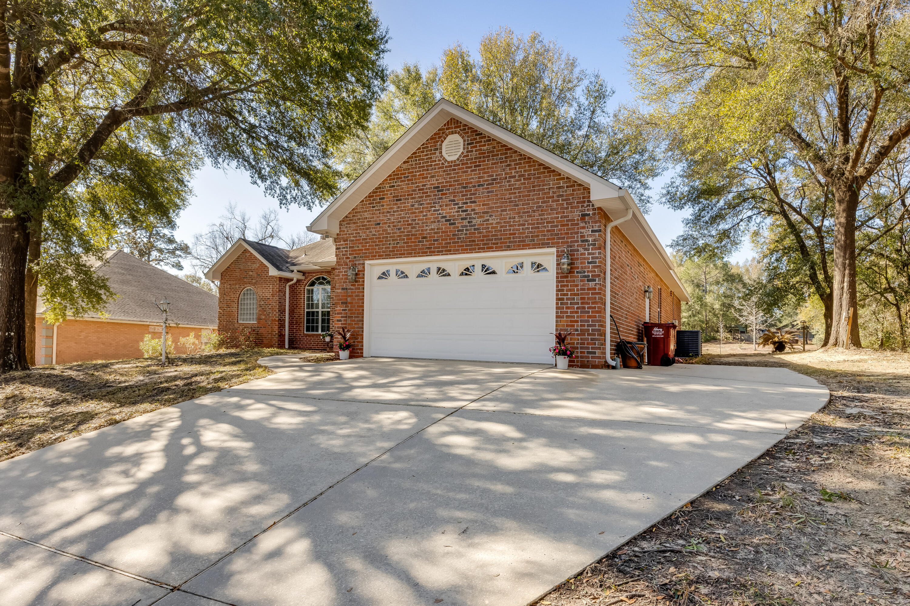 COUNTRY CLUB ESTATES 1 OF CRESTVIEW - Residential