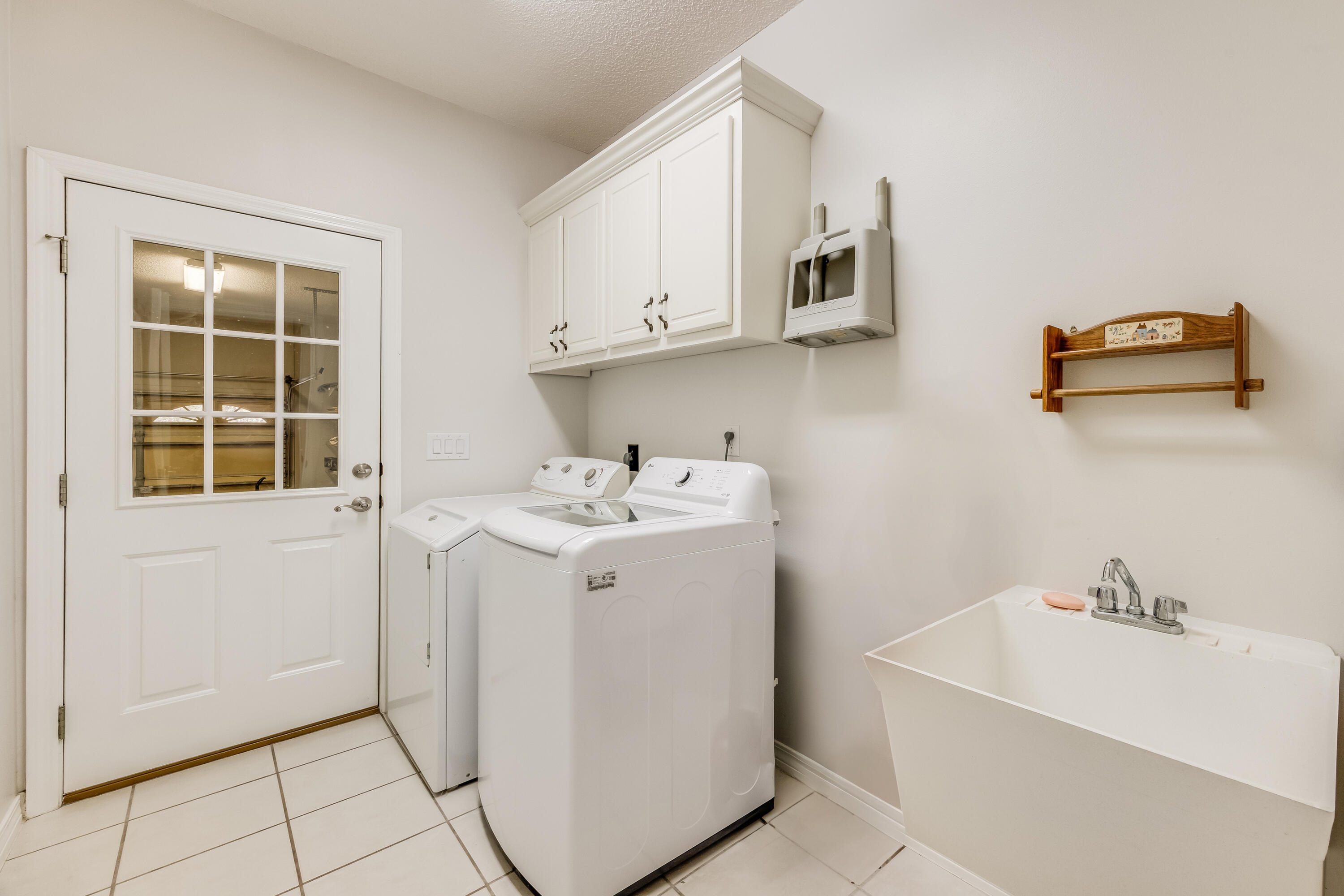 COUNTRY CLUB ESTATES 1 OF CRESTVIEW - Residential