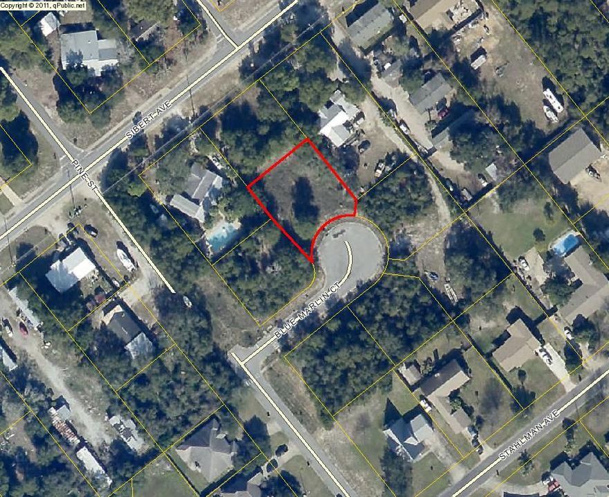 A SLICE OF PARADISE! Great building home site in the heart of Destin located on a quiet cuL-de-sac. Near all the Destin action!
