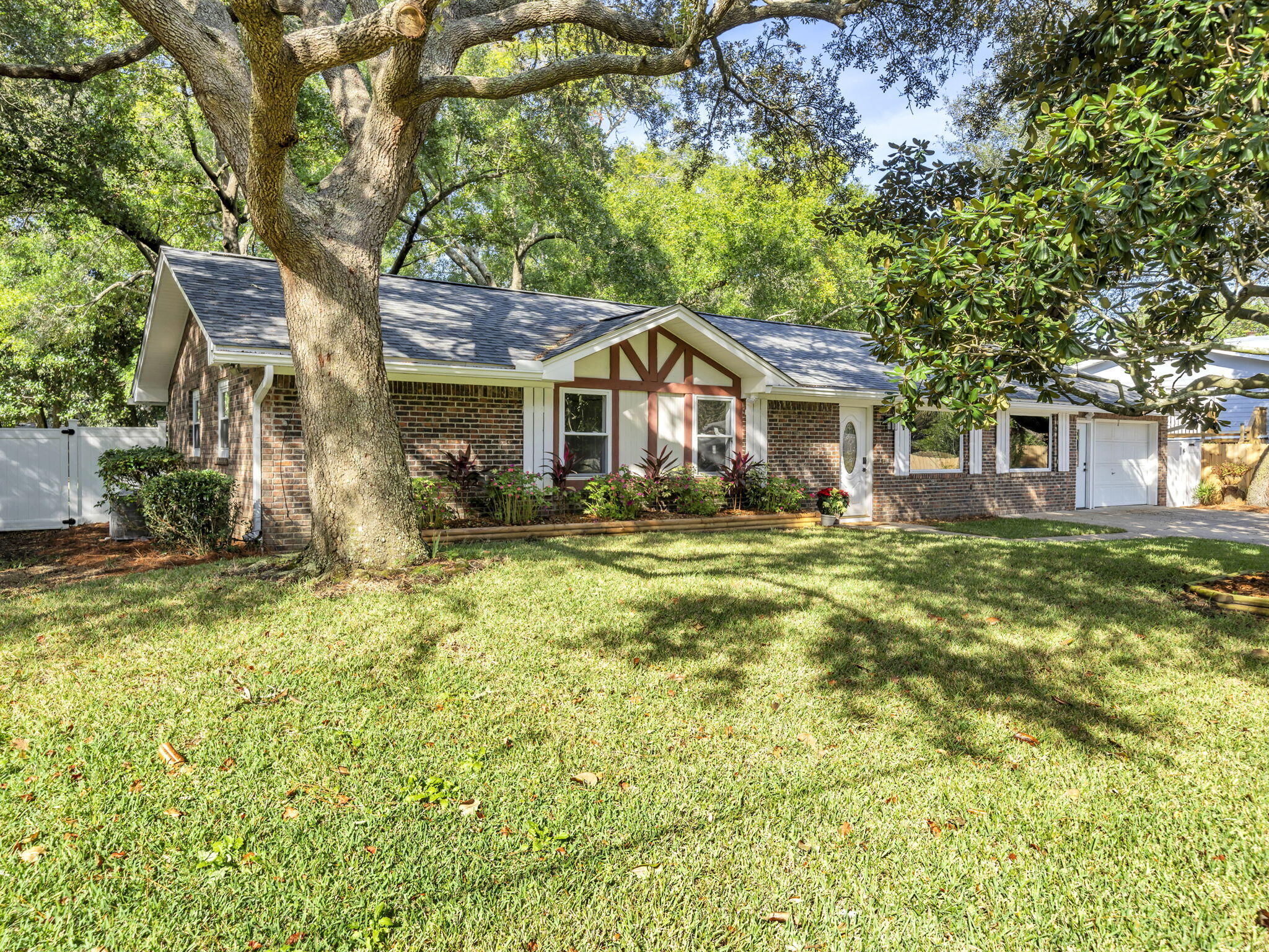 EASTWOOD 6TH ADDN LOT 12 BLK J - Residential