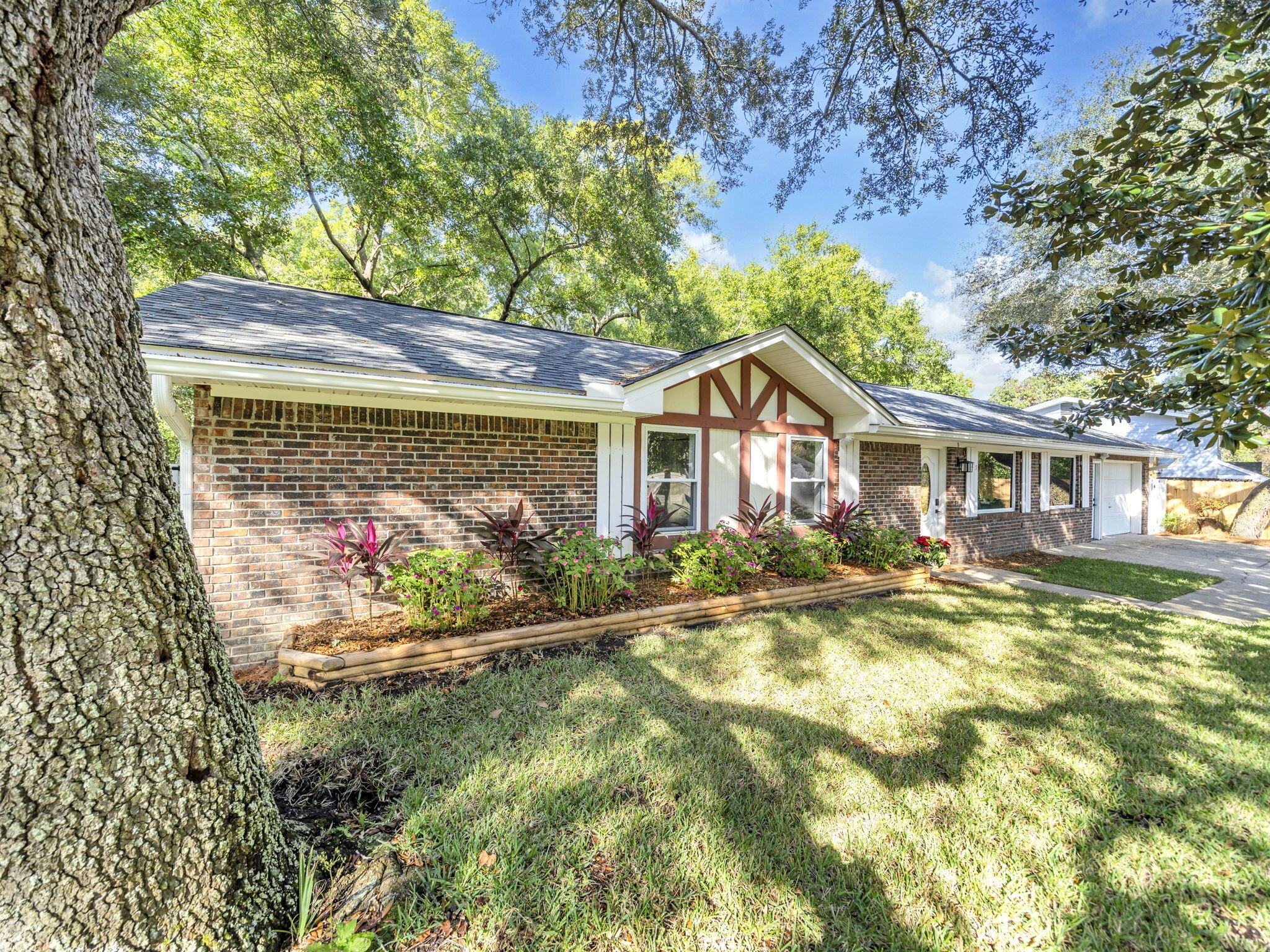 EASTWOOD 6TH ADDN LOT 12 BLK J - Residential