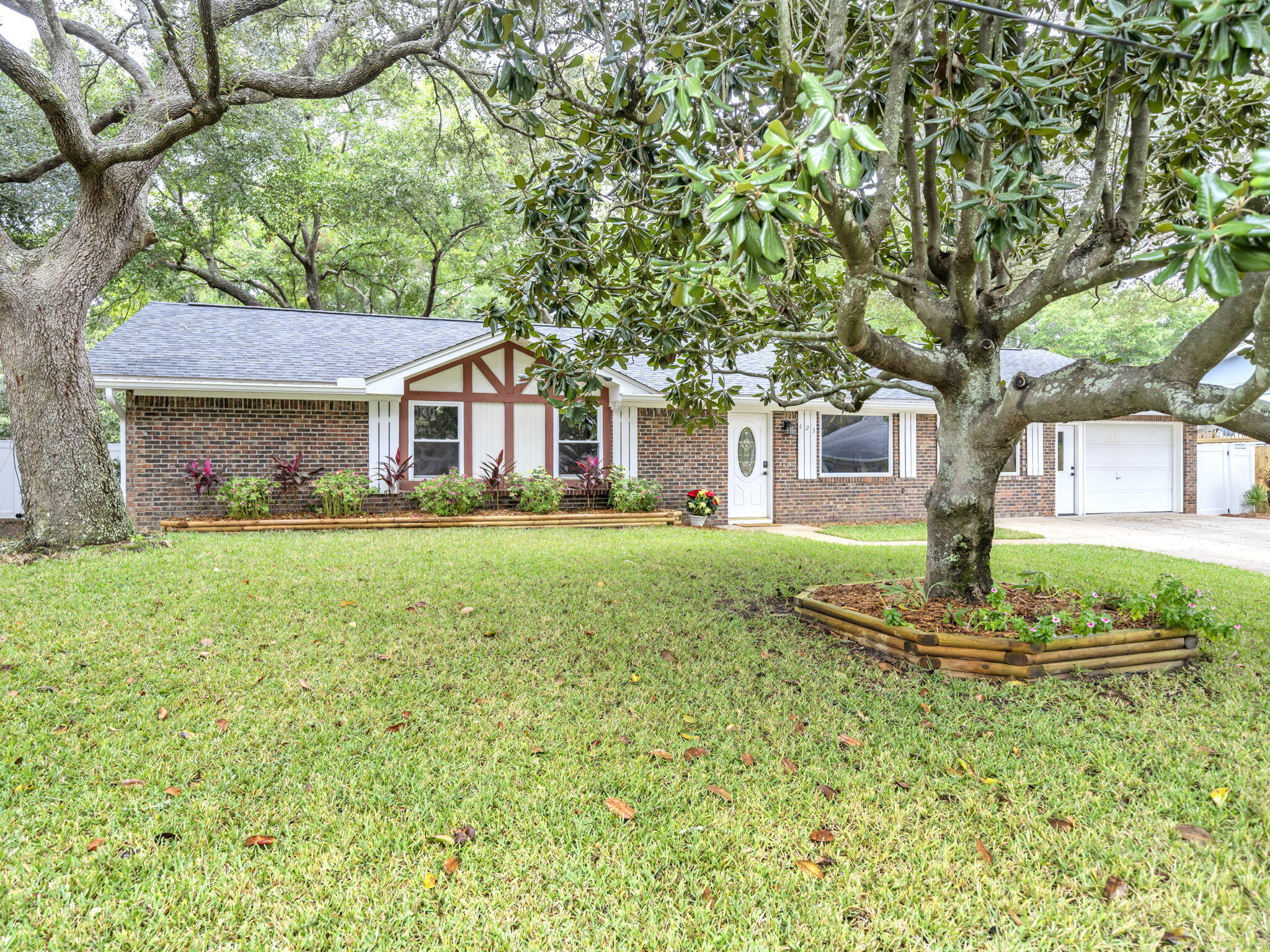 EASTWOOD 6TH ADDN LOT 12 BLK J - Residential