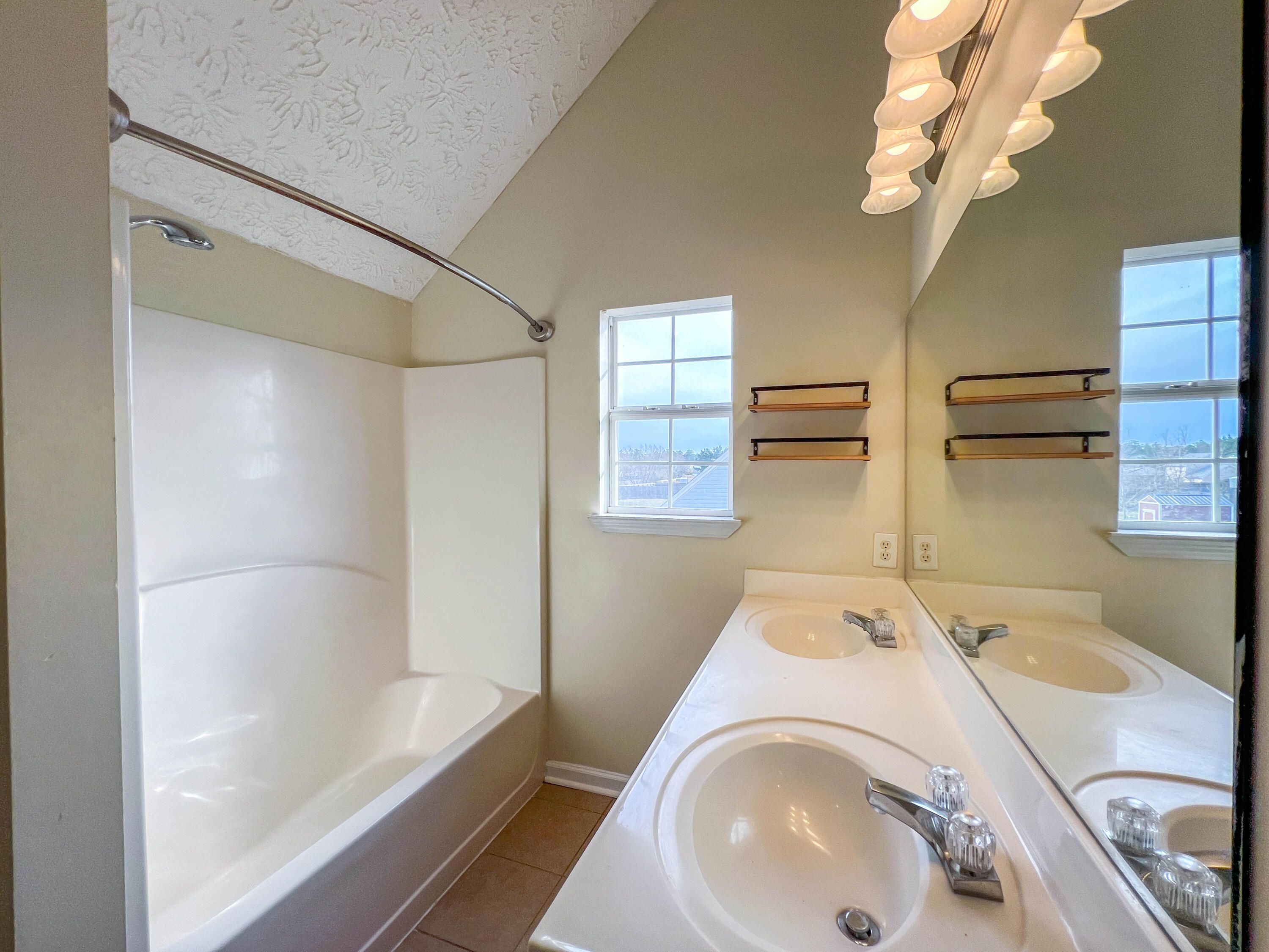 BRANDON OAKS 2ND ADD - Residential