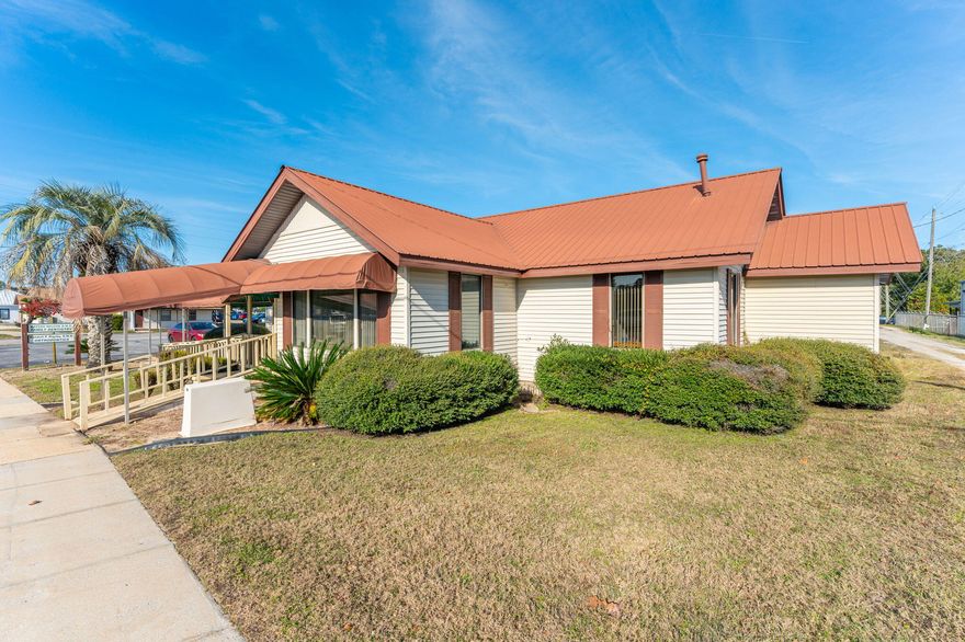 Looking for a great average daily traffic count? Take a look at this commercial listing and a great place for your new business! The year built is 1951 but effective age is 1994. The AADT count is 38,500 and the office is being currently used as a dental office. The office is 2472 sq ft and consist of 6 dental offices, 1 x-ray room, 1 lab, large break room, 3 bathrooms (1 with a shower), reception area, and 2 offices.
There are 9 parking places on the side and 7 shared parking places on the back. The current tenant is scheduled to vacate March 31st. Call listing agent for an appointment.