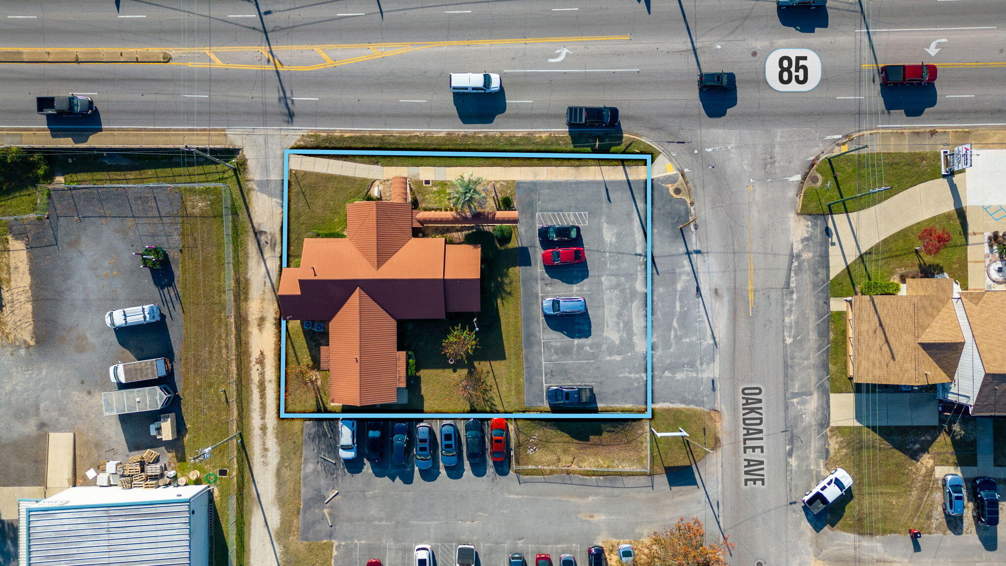 Main image without alt text