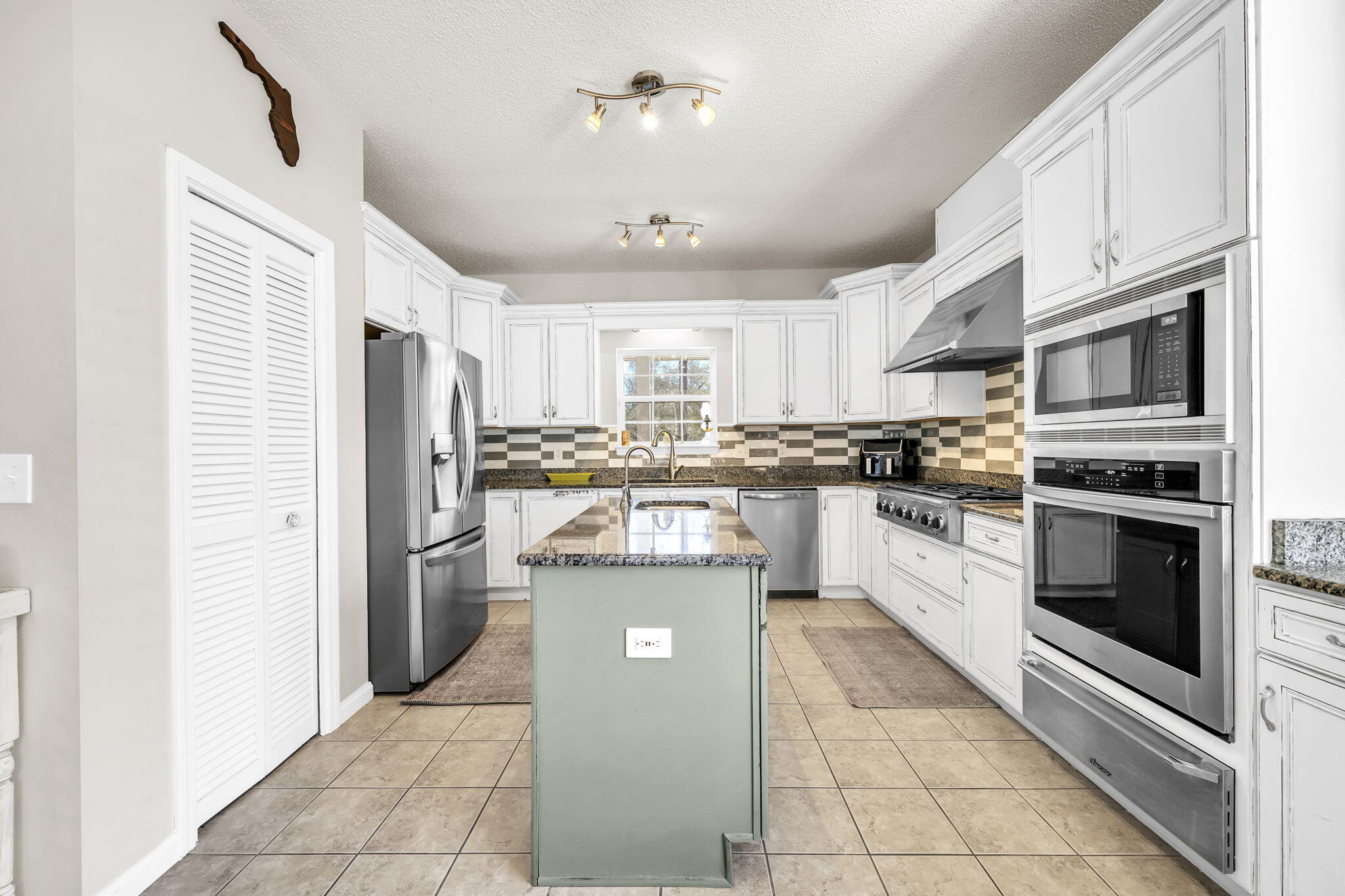 NO RECORDED PROJECT - Residential