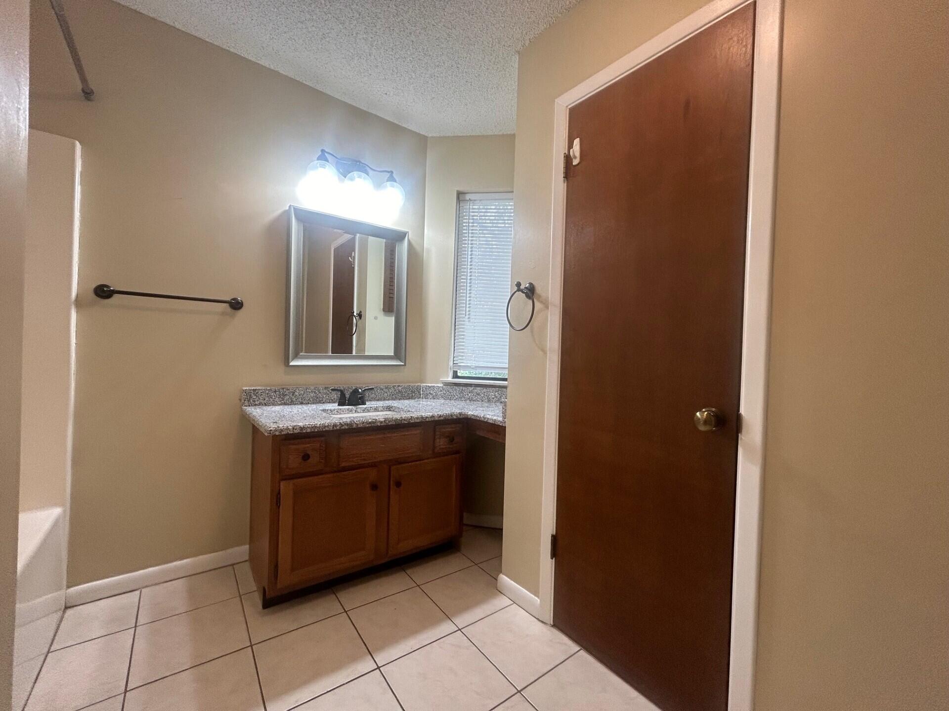 GARDEN OAKS CONDO - Residential Lease