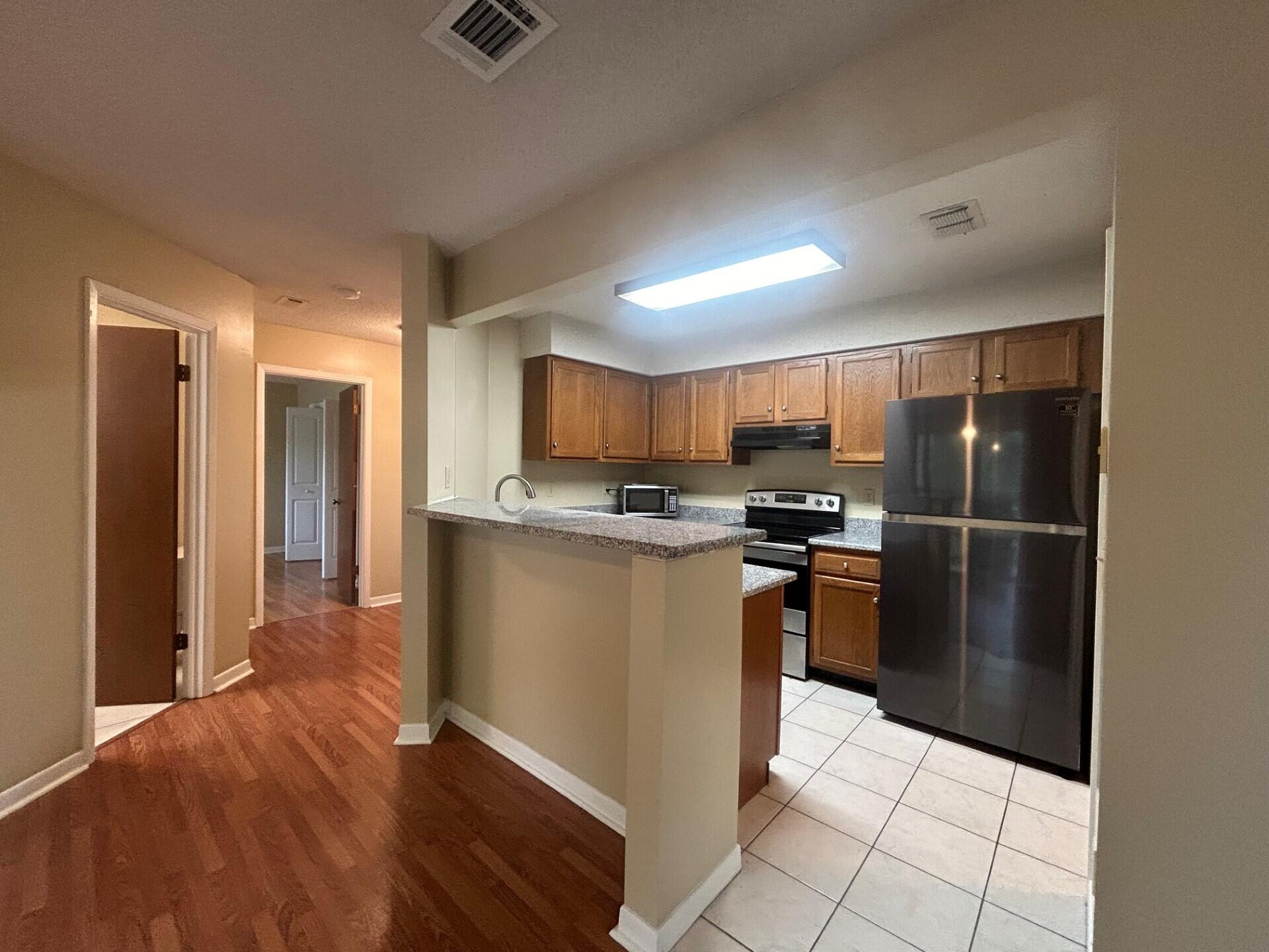 GARDEN OAKS CONDO - Residential Lease
