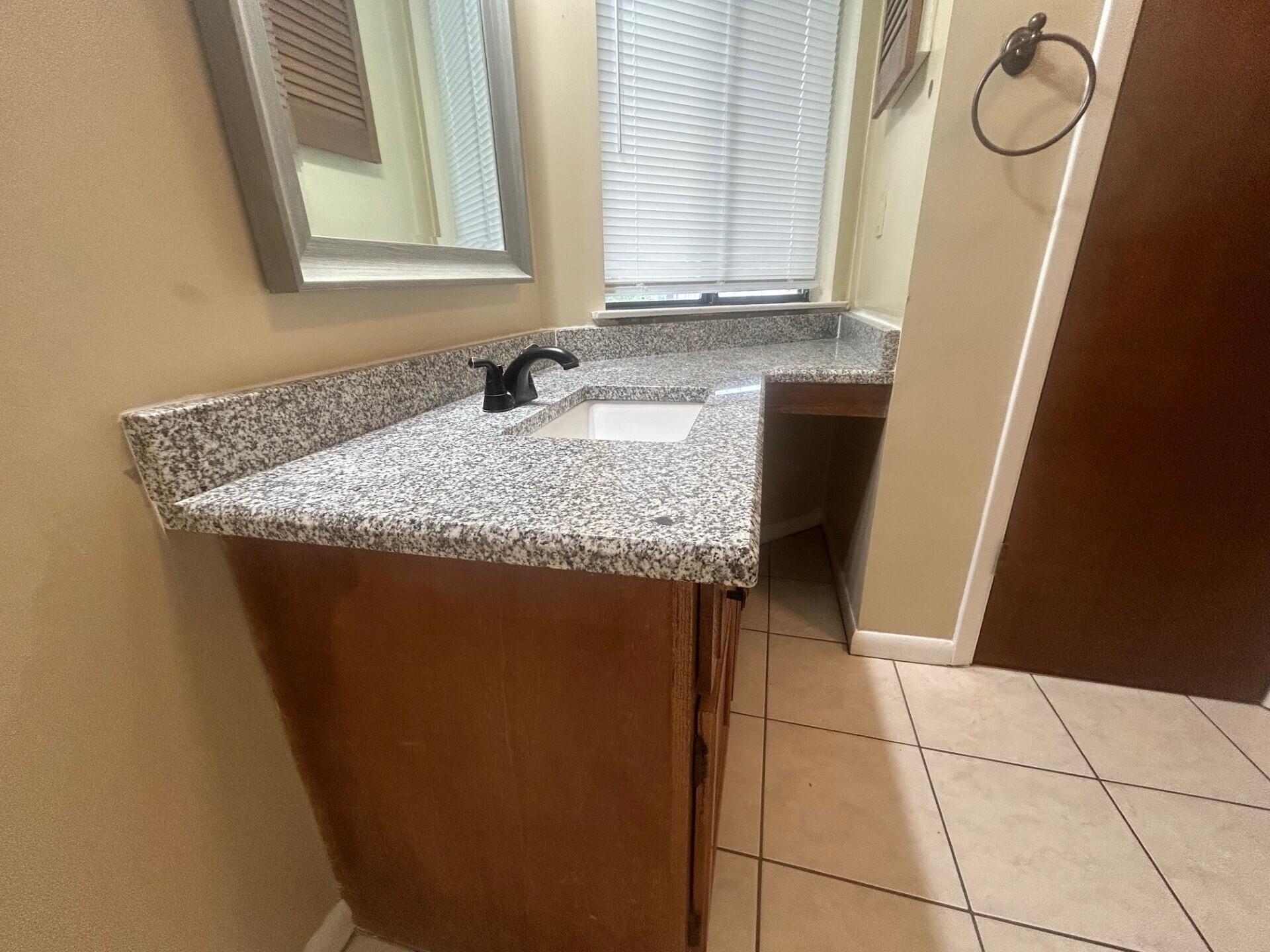 GARDEN OAKS CONDO - Residential Lease
