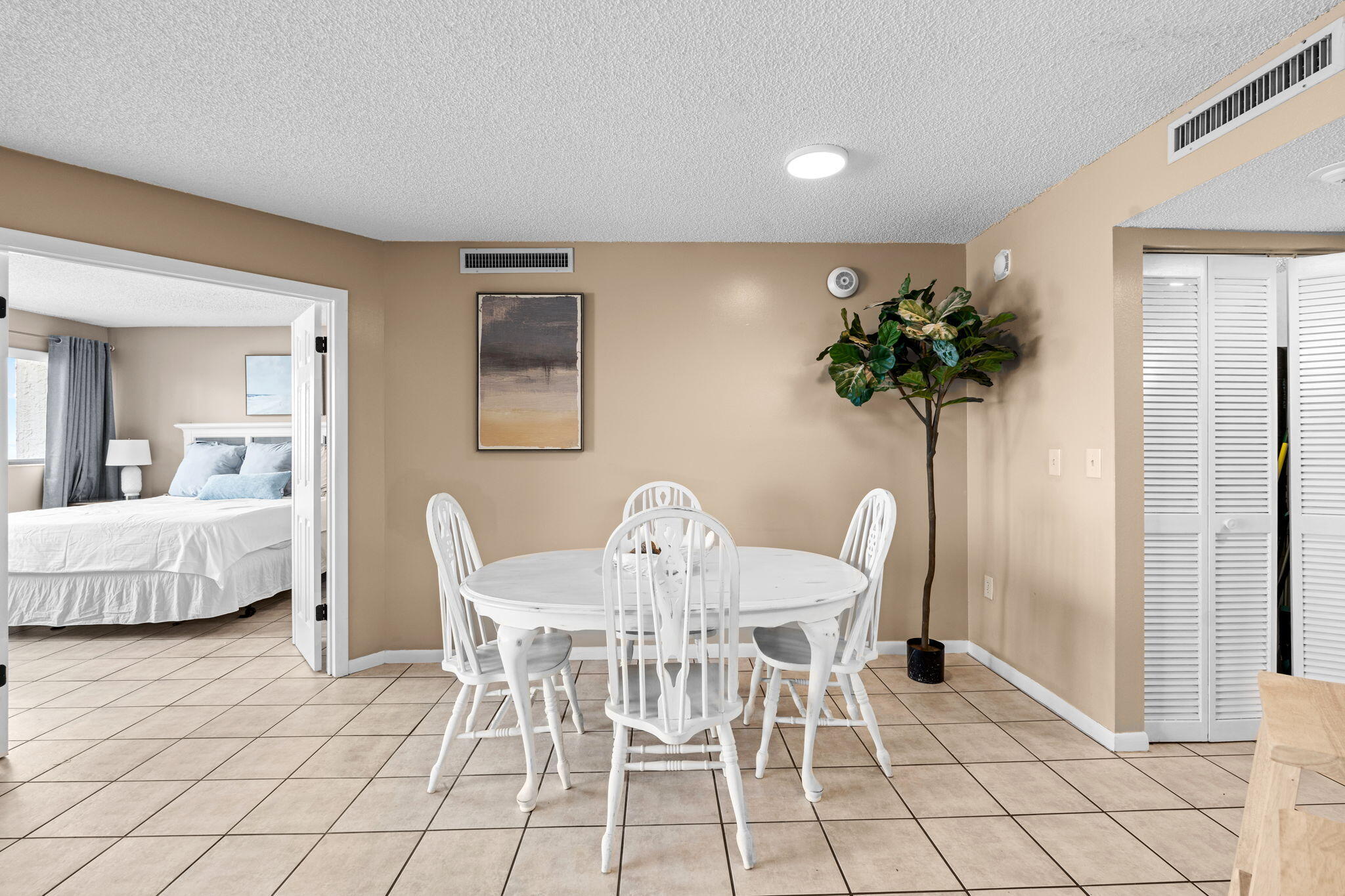 The Summerhouse Condo - Residential