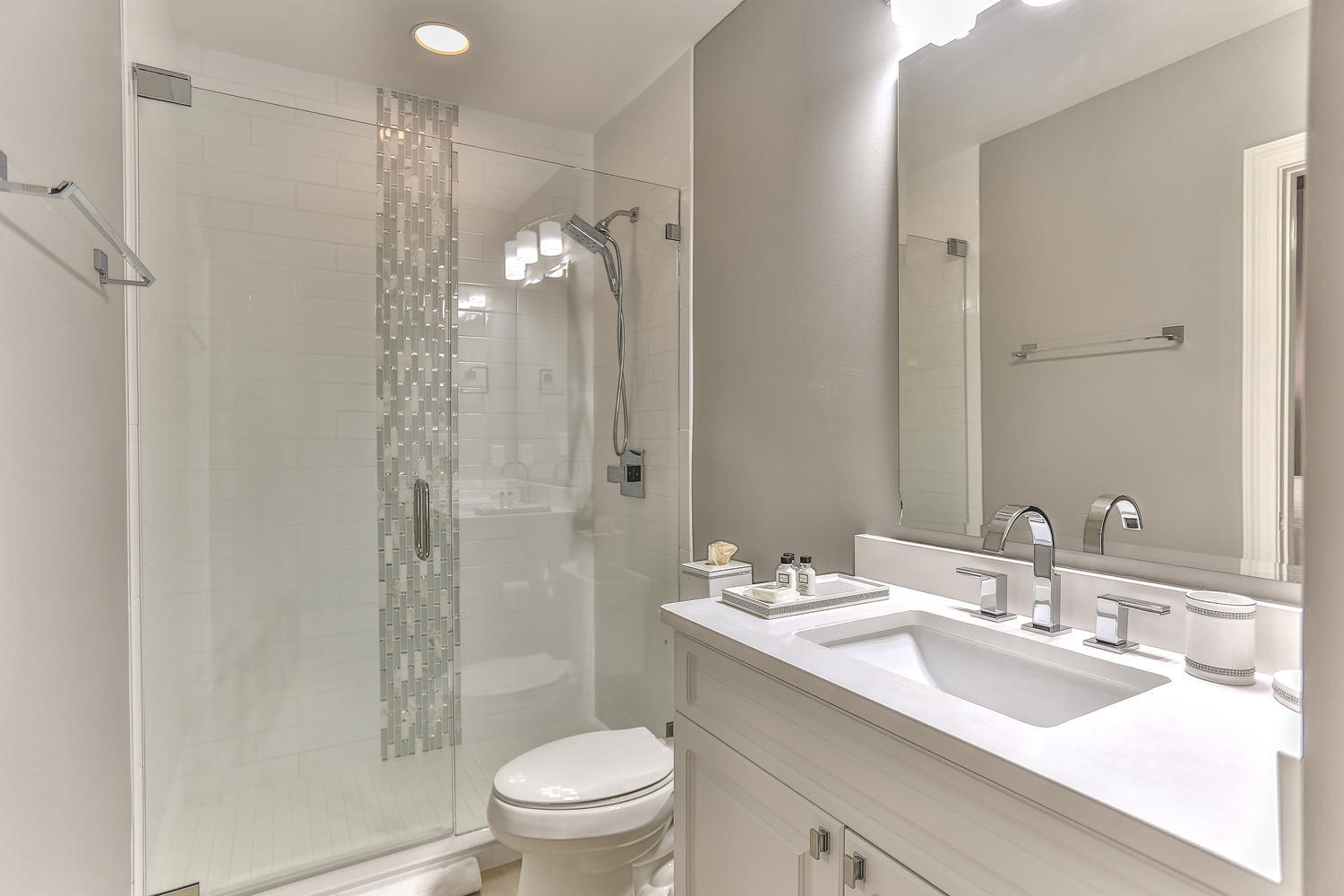 THE LEGACY - Residential