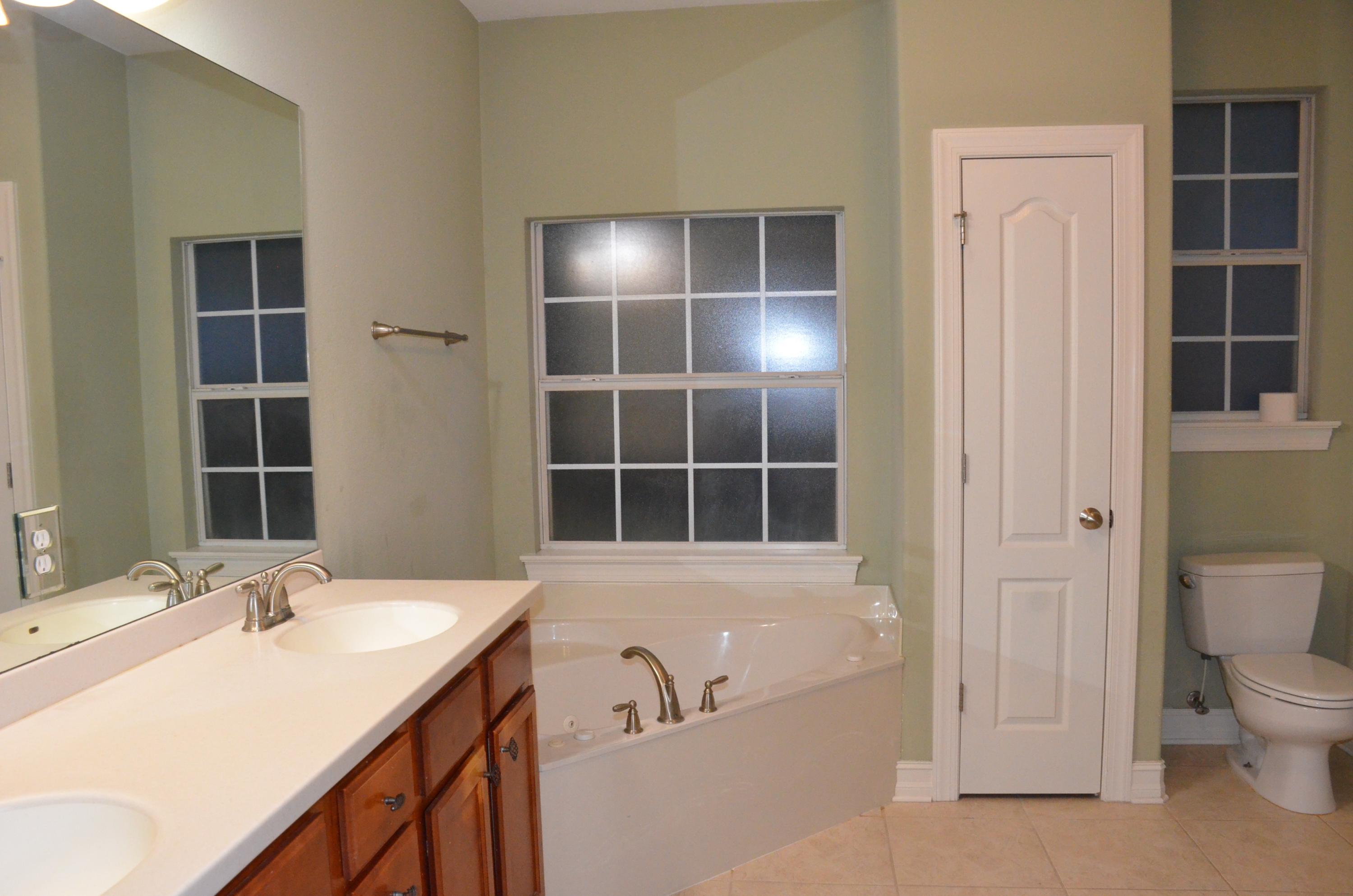 DIAMOND LAKES - Residential