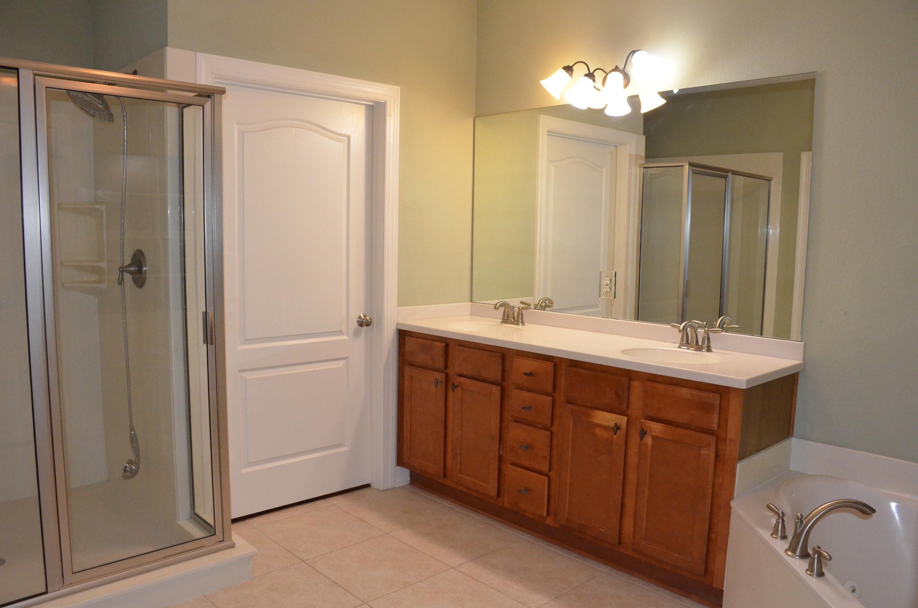 DIAMOND LAKES - Residential