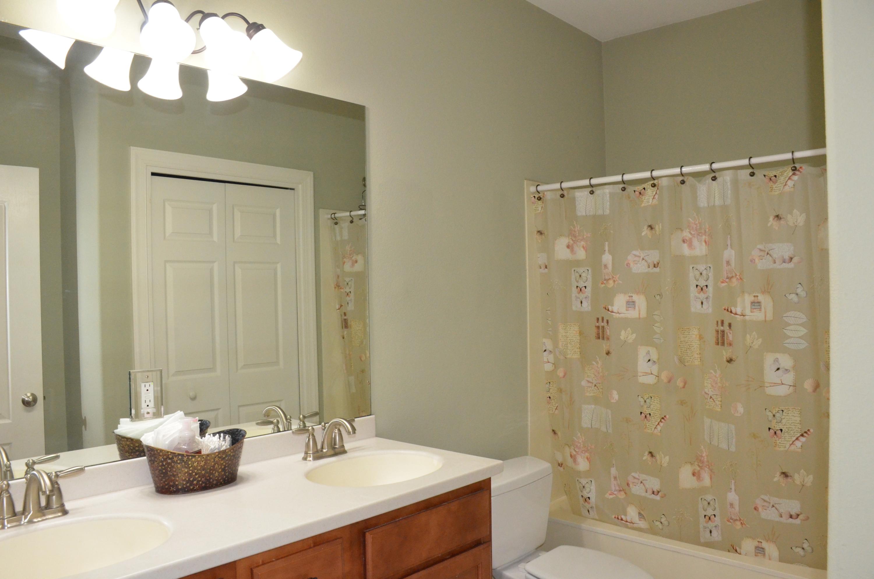 DIAMOND LAKES - Residential