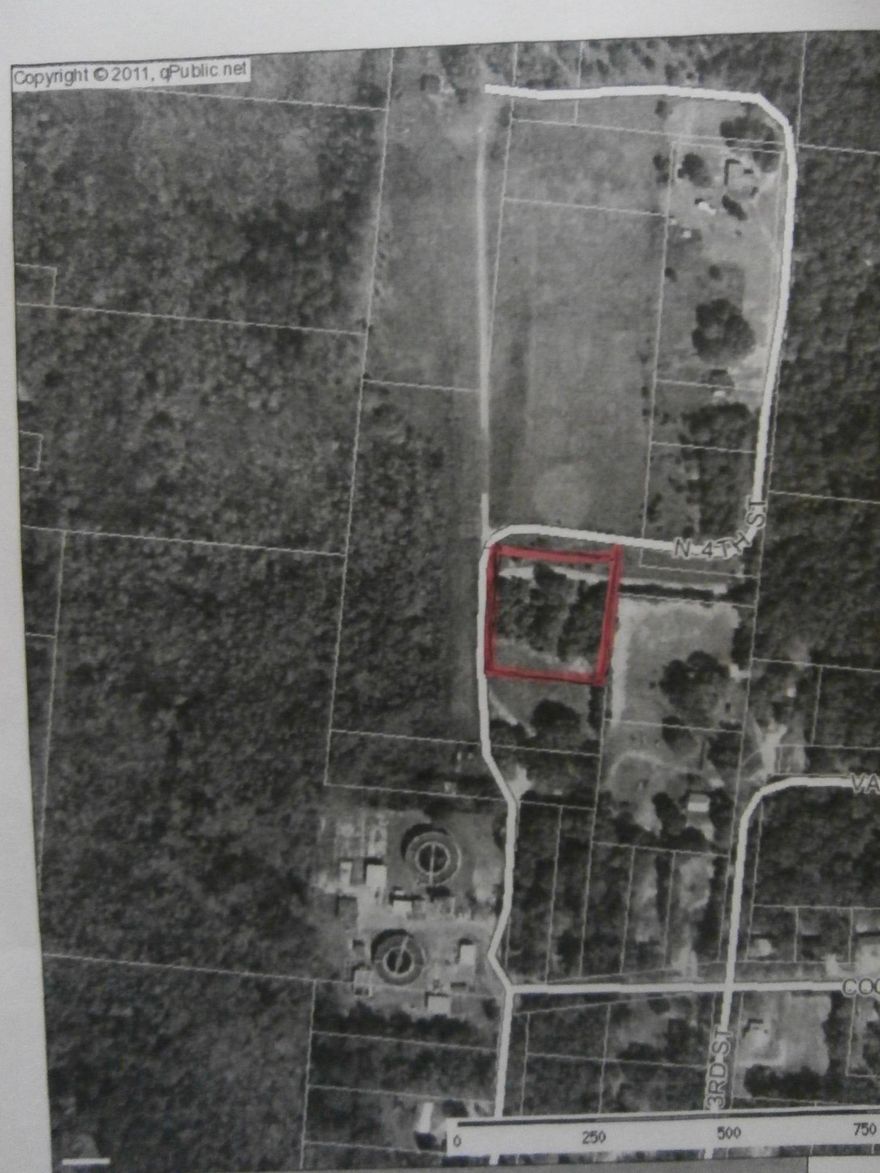 Motivated Seller! 1 Acre wooded lot located in DeFuniak Springs.