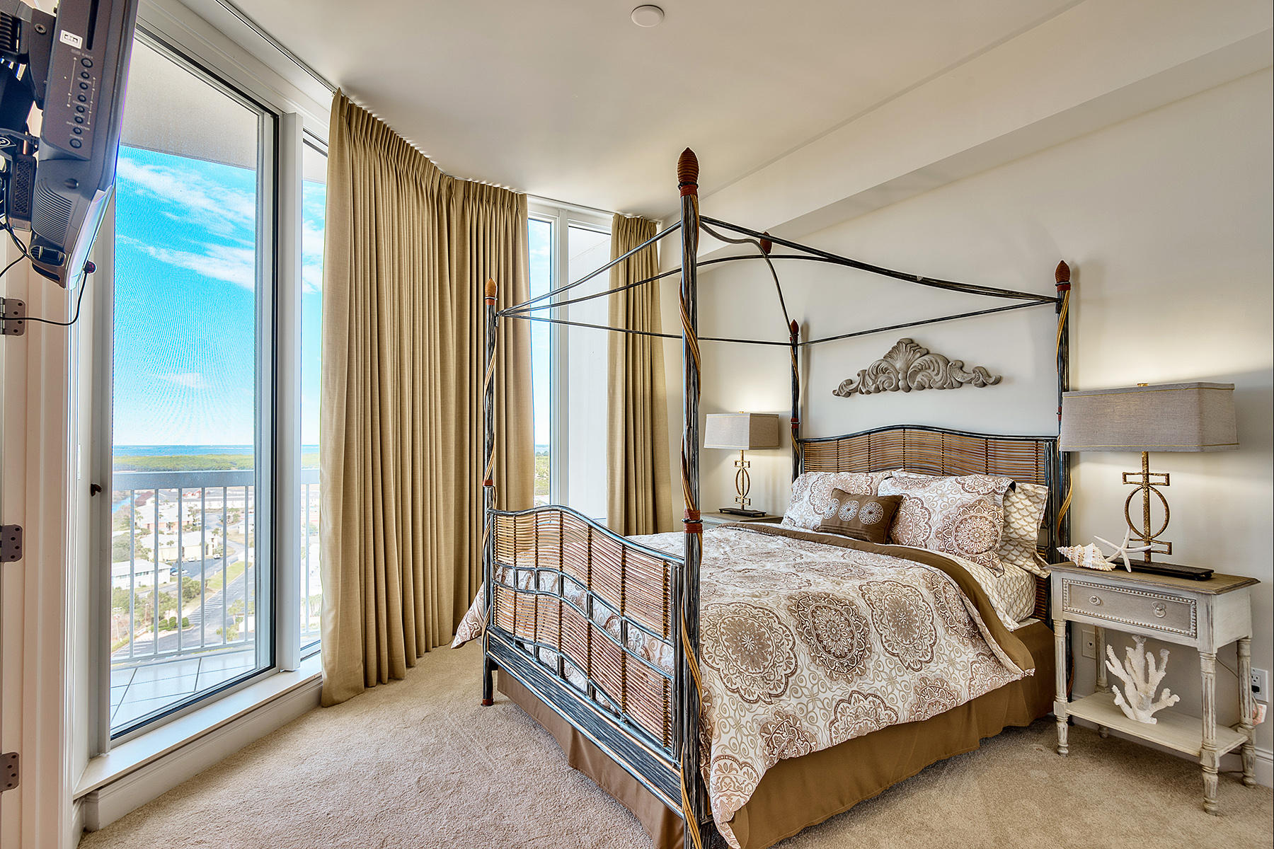 SILVER BEACH TOWERS - Residential