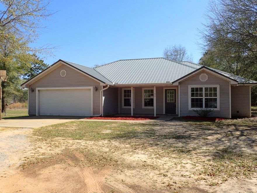 Country setting and City convenience is just one of the things that will attract you to this Fannie Mae Homepath REO property. Built in 2006, this vinyl sided, split bedroom design home has 4 bedrooms, 2 baths and open great room concept with kitchen and dining area sharing the great room space with the living room. Home has vaulted ceilings, granite tops, and tiled floors as well as indoor laundry. A 2 car garage and metal roof also compliment this property. Conveniently located just a short drive to I10 and Highway 285 and Crestview limits, this is a must see to appreciate. Call today!