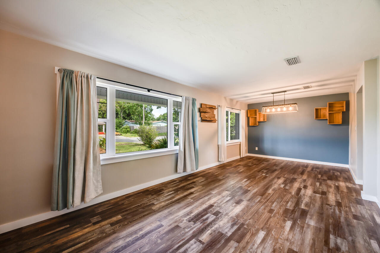 OAK TREE PARK - Residential