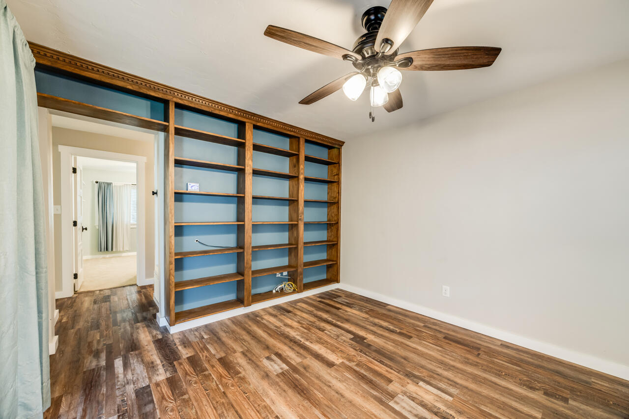 OAK TREE PARK - Residential