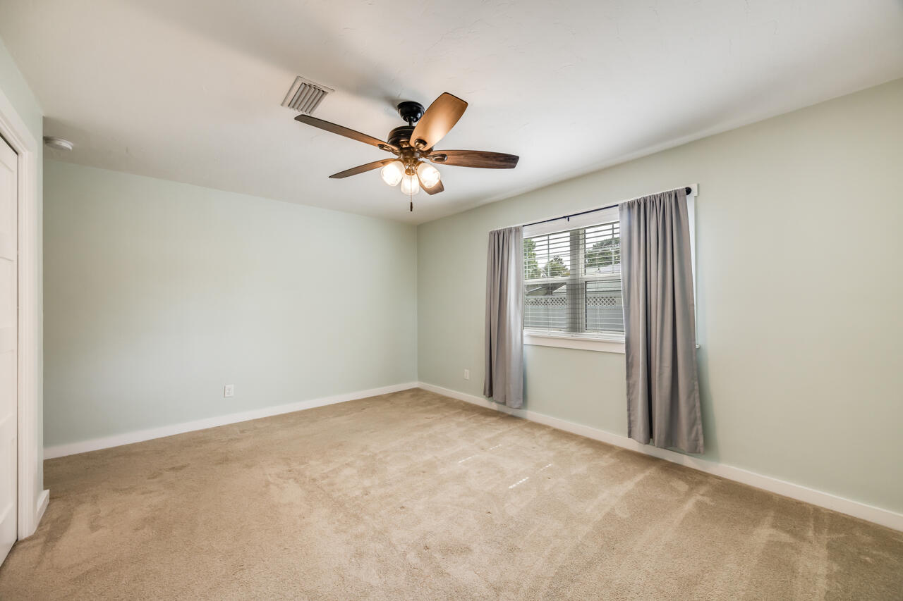 OAK TREE PARK - Residential