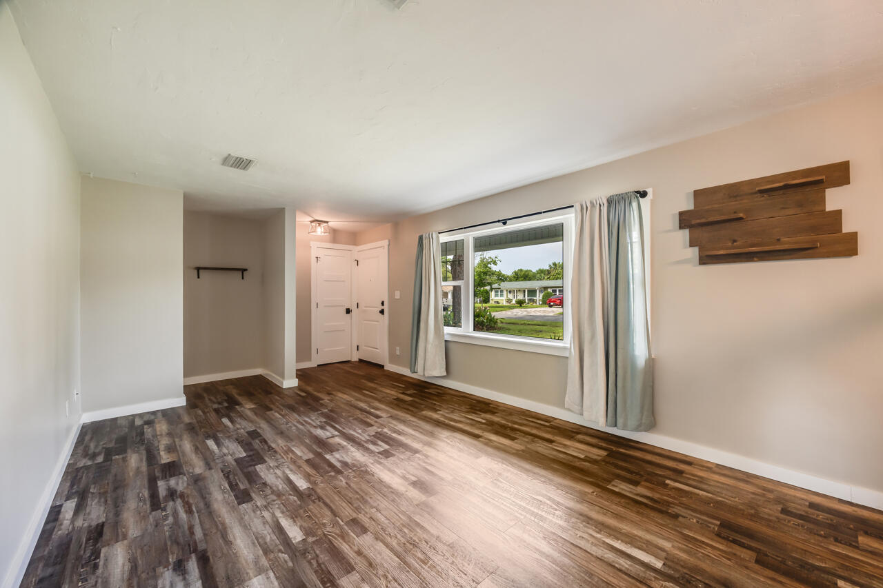 OAK TREE PARK - Residential