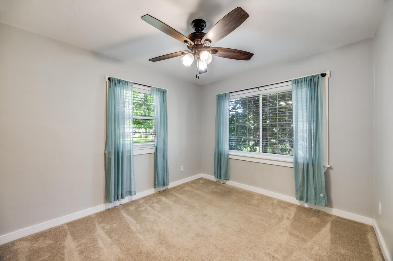 OAK TREE PARK - Residential