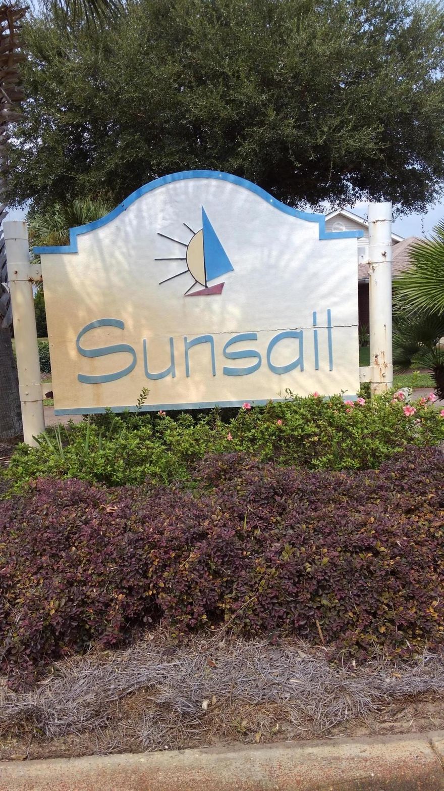 AWESOME PRICE, WITHIN WALKING DISTANCE TO BEACH. GREAT FLOORPLAN, EXTRA LARGE MASTER WITH WALK IN CLOSET. ALL STAINLESS APPLIANCES IN THE KITCHEN. FIREPLACE IN THE SPACIOUS LIVING ROOM. ATTIC STORAGE ABOVE GARAGE, NEWER LAWN PUMP FOR IRRIGATION. COMMUNITY POOL NEARBY. THIS HOUSE WOULD BE PERFECT FOR A PRIMARY HOME, SECOND HOME OR RENTAL INVESTMENT (THERE ARE VACATION RENTAL HOMES IN THE COMMUNITY). BEST OF ALL THE ASSOCIATION DUES ARE SOME OF THE LOWEST IN THE AREA, ONLY $264 A YEAR. SELLER TO GIVE A $3000 FLOORING ALLOWANCE.