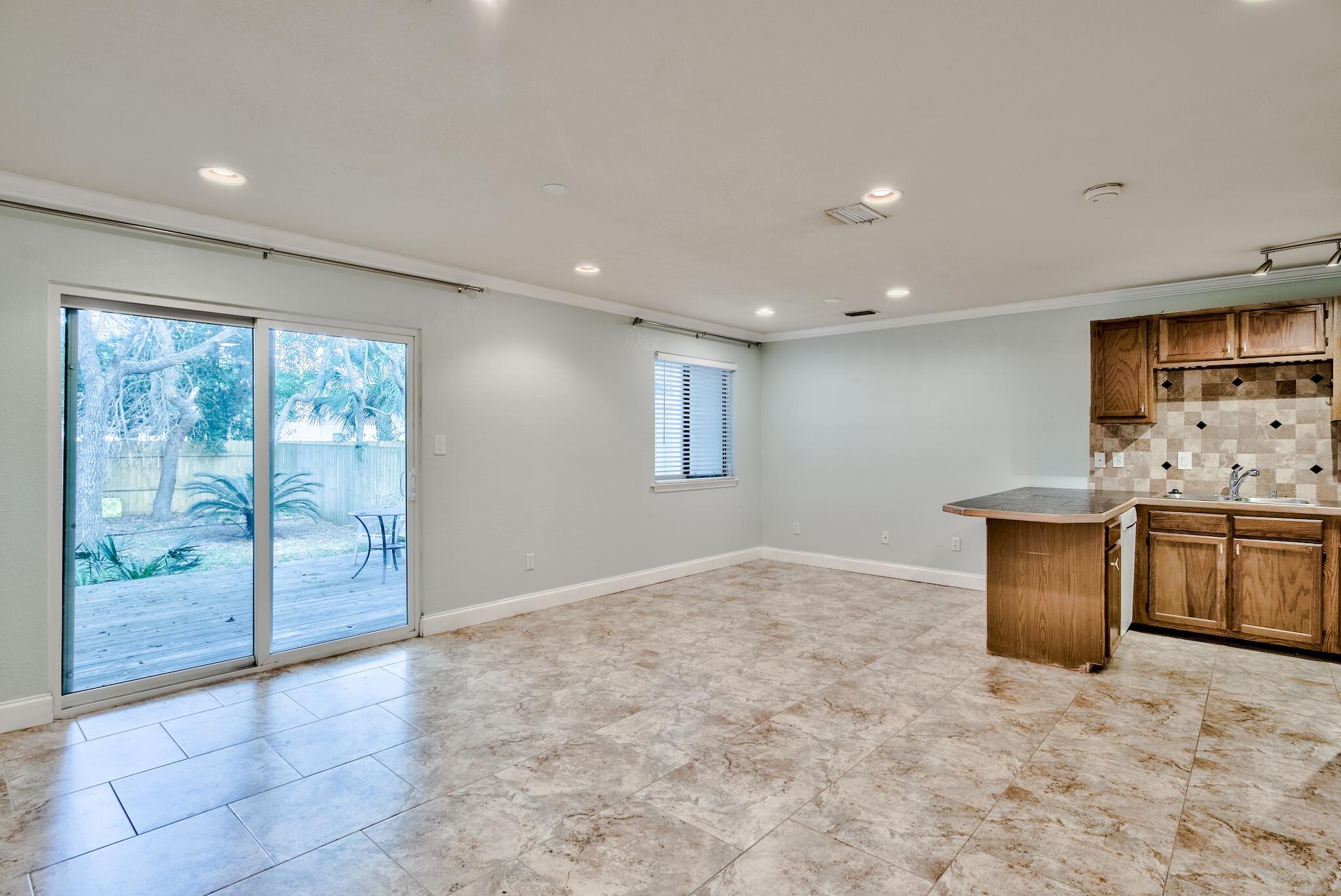 PINE RIDGE TRACE RE/SUB - Residential Lease