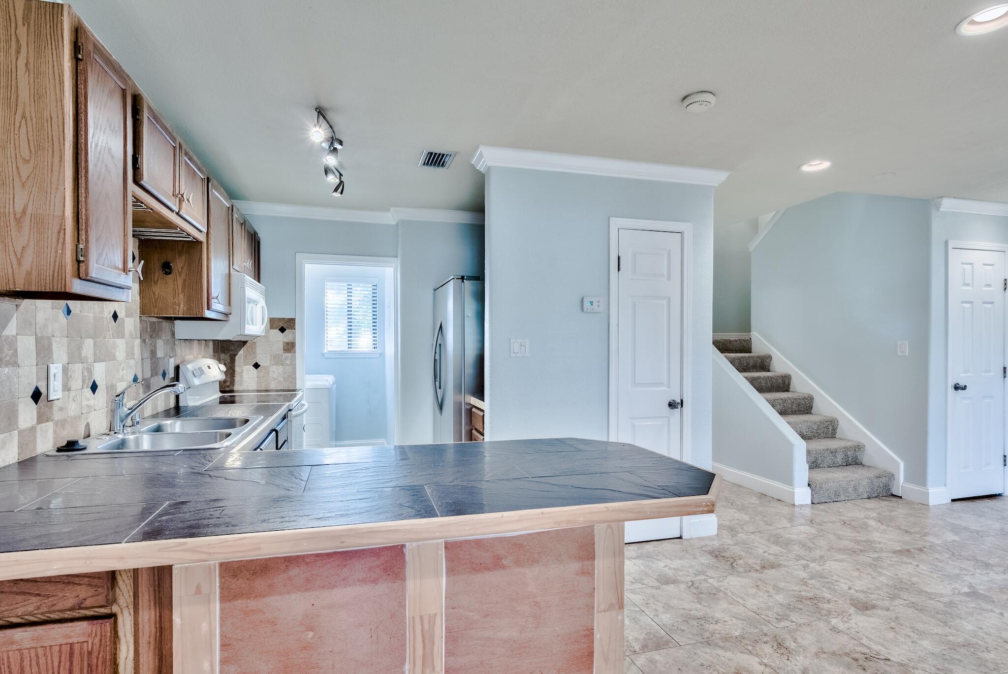 PINE RIDGE TRACE RE/SUB - Residential Lease