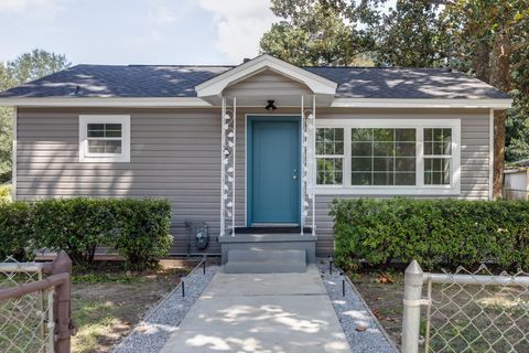 Photo of 204 Rocky Avenue, Cantonment, FL 32533 (MLS # 984453)