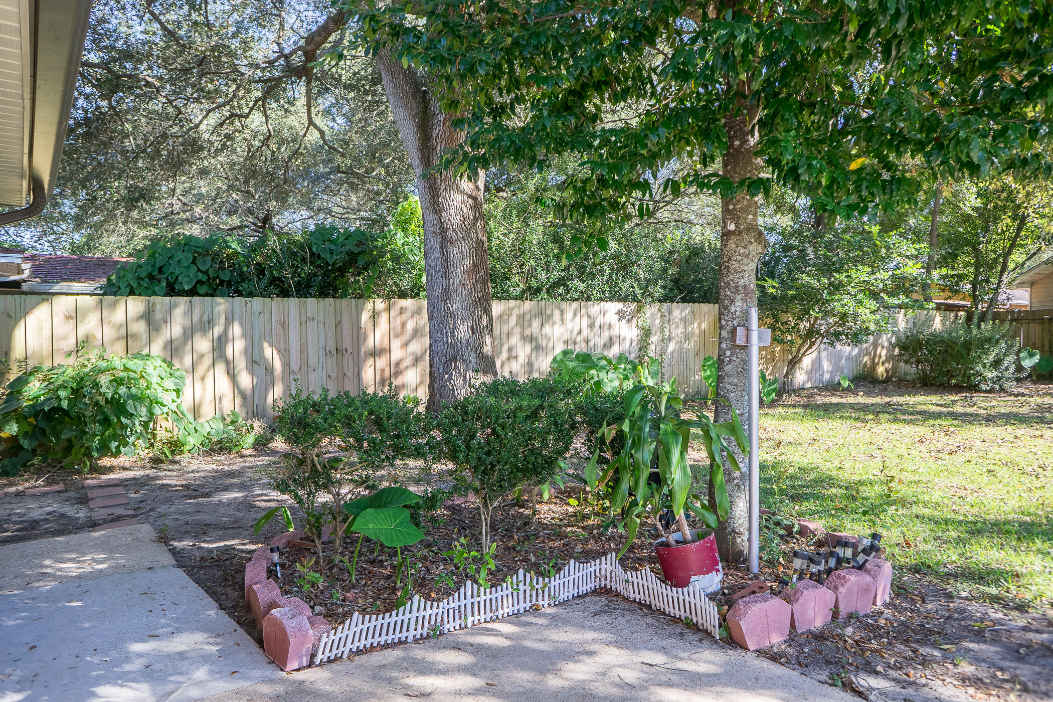 Carol Anne Manor 1st Addn - Residential