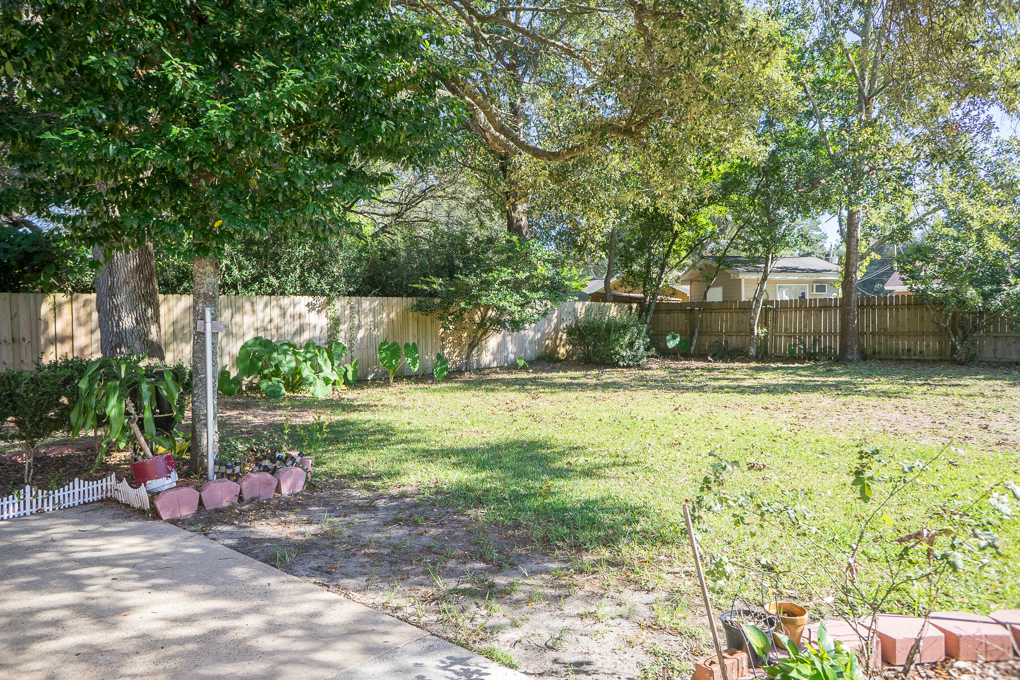 Carol Anne Manor 1st Addn - Residential