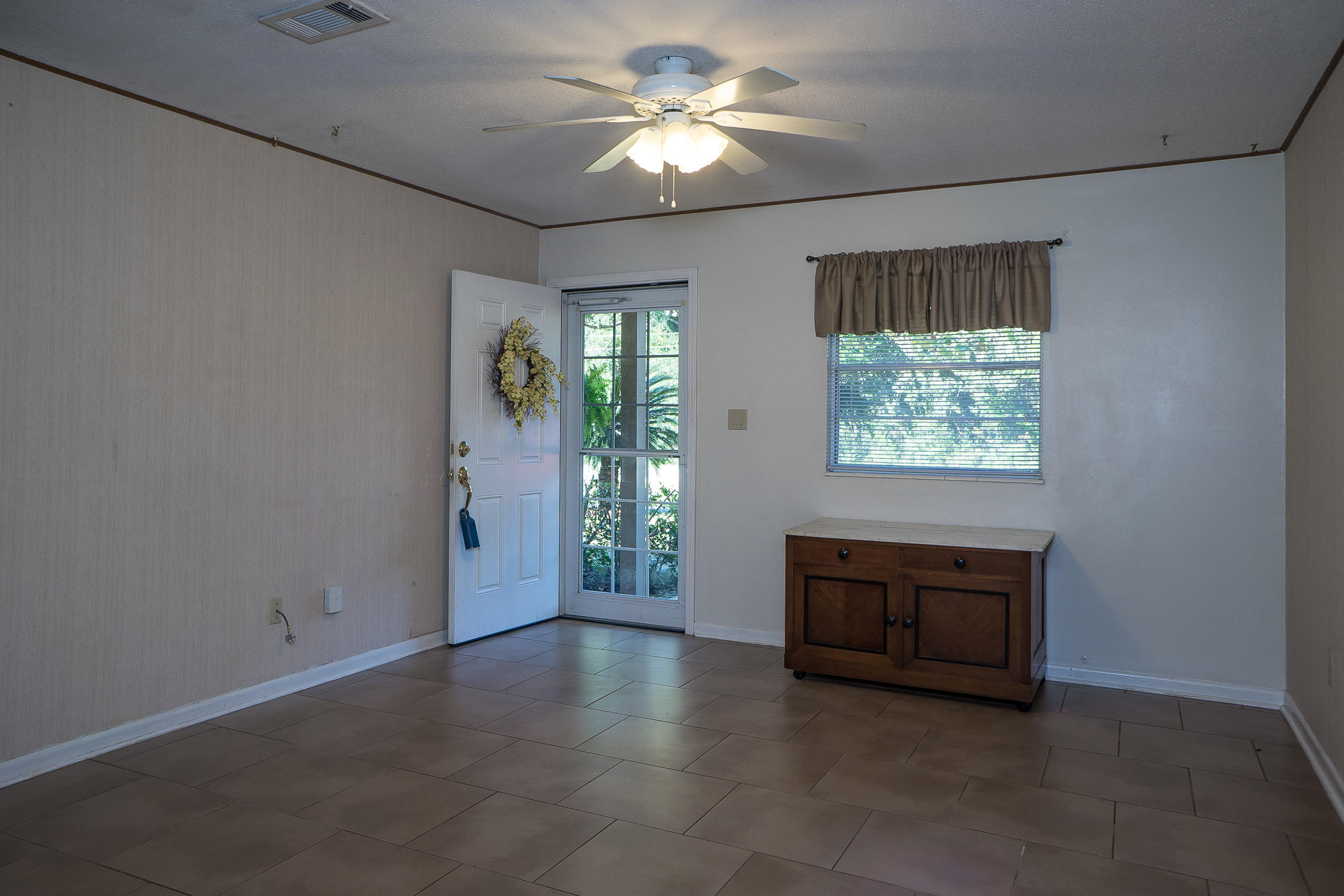 Carol Anne Manor 1st Addn - Residential