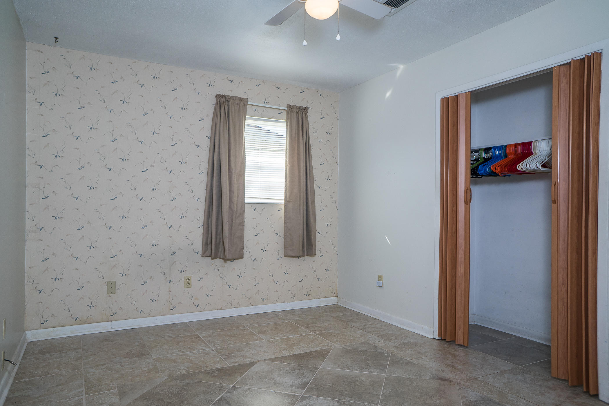 Carol Anne Manor 1st Addn - Residential