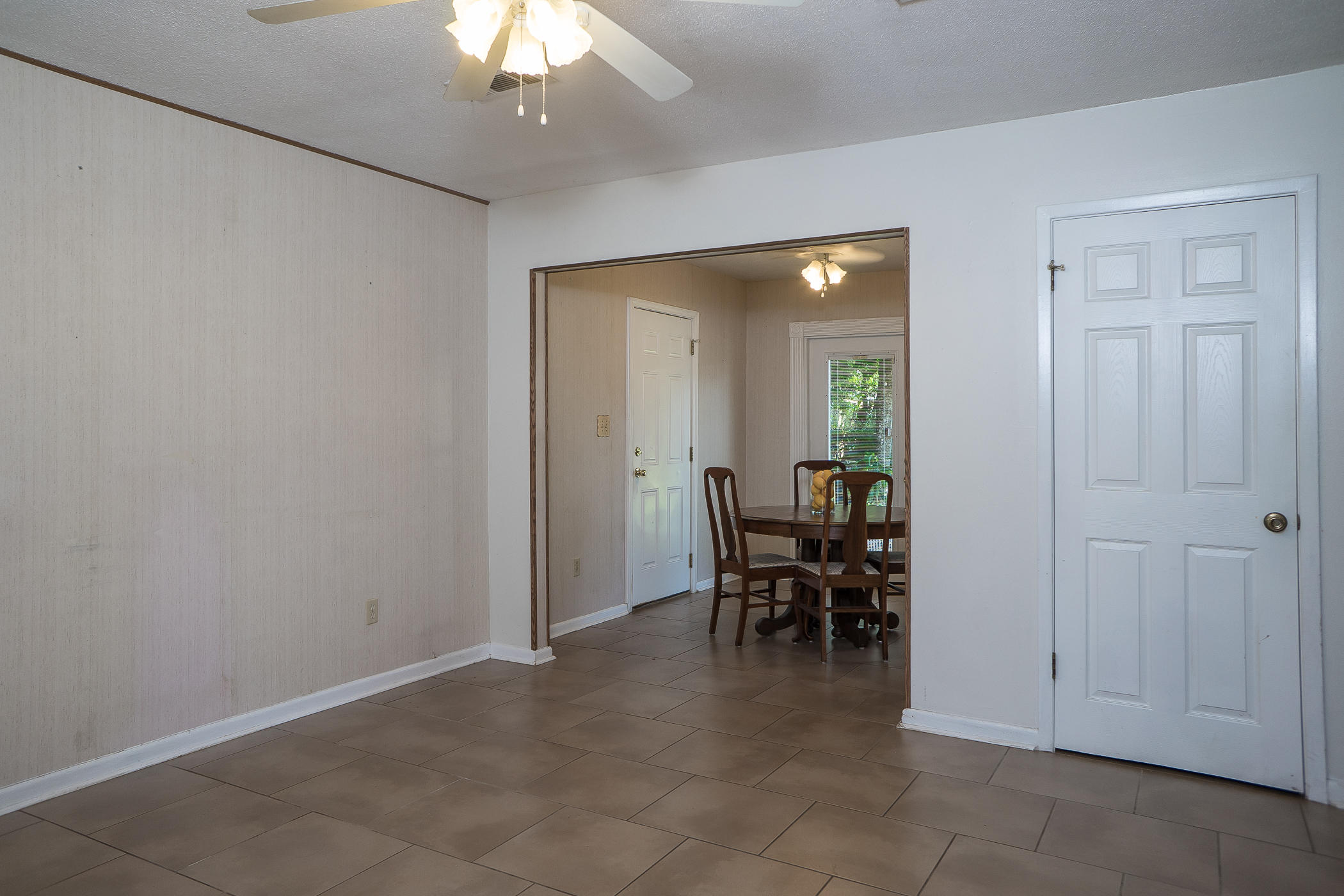 Carol Anne Manor 1st Addn - Residential