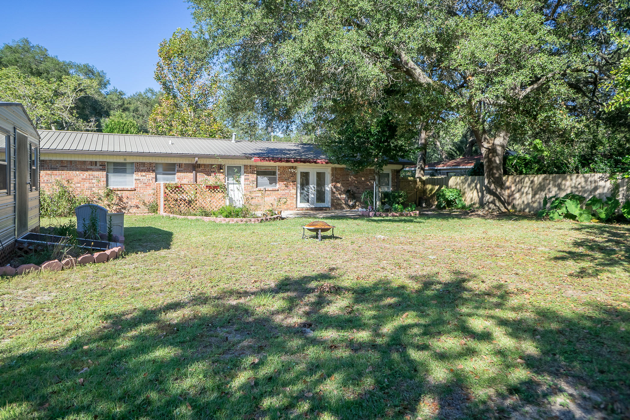 Carol Anne Manor 1st Addn - Residential