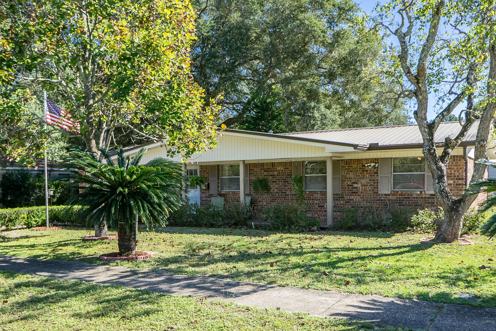 Carol Anne Manor 1st Addn - Residential