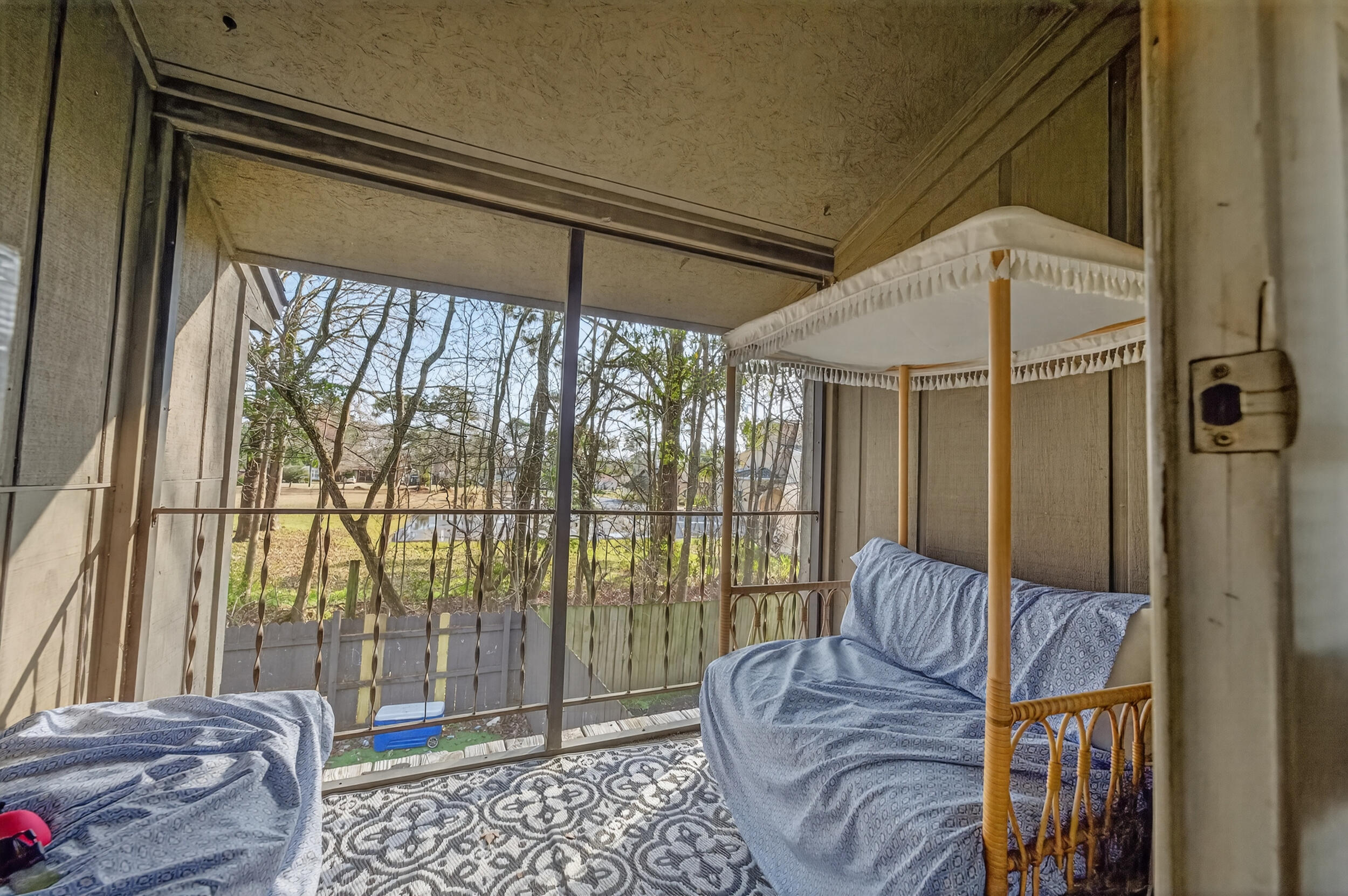 LEESA JENNIFER ACRES - Residential