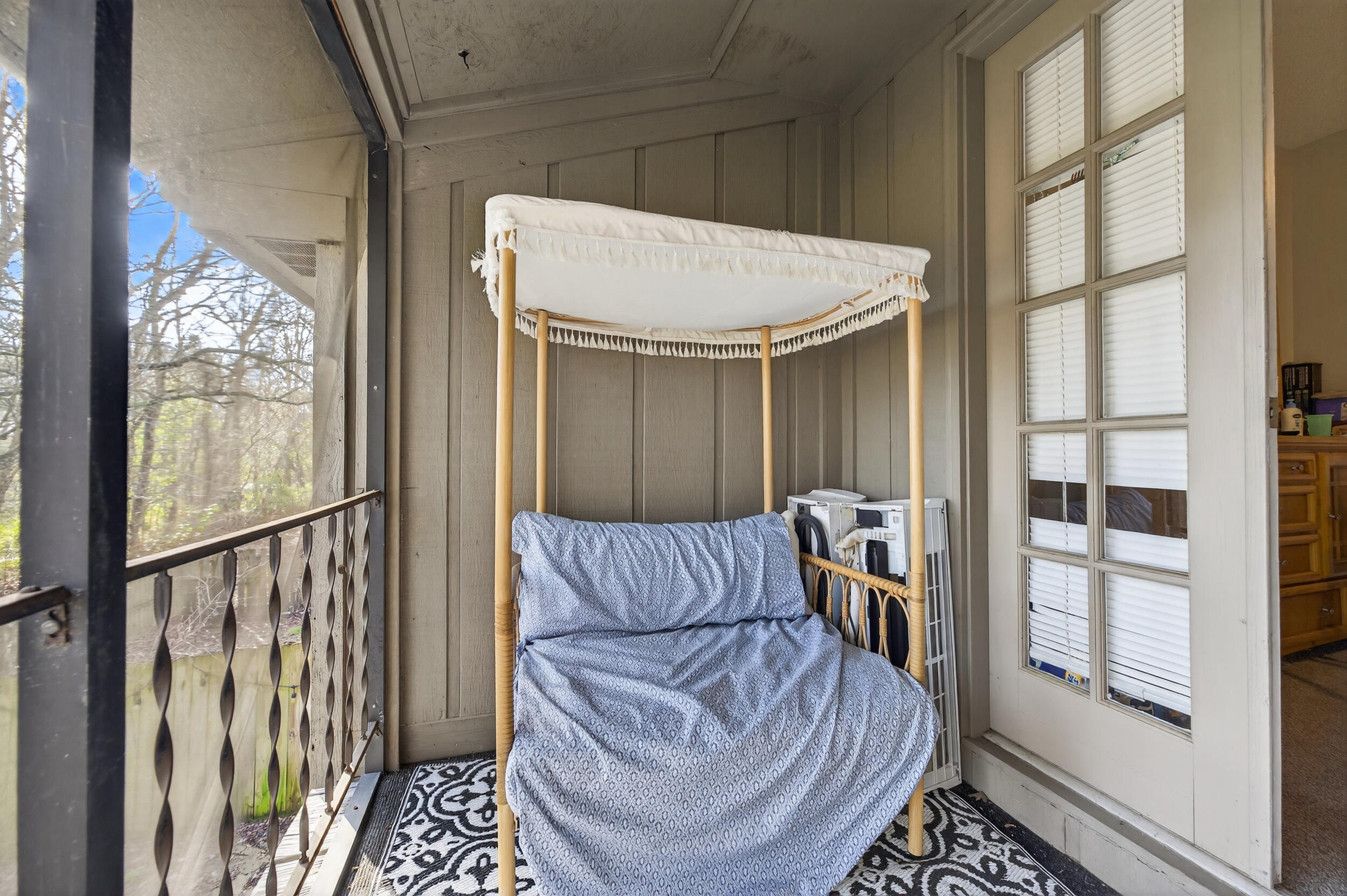 LEESA JENNIFER ACRES - Residential