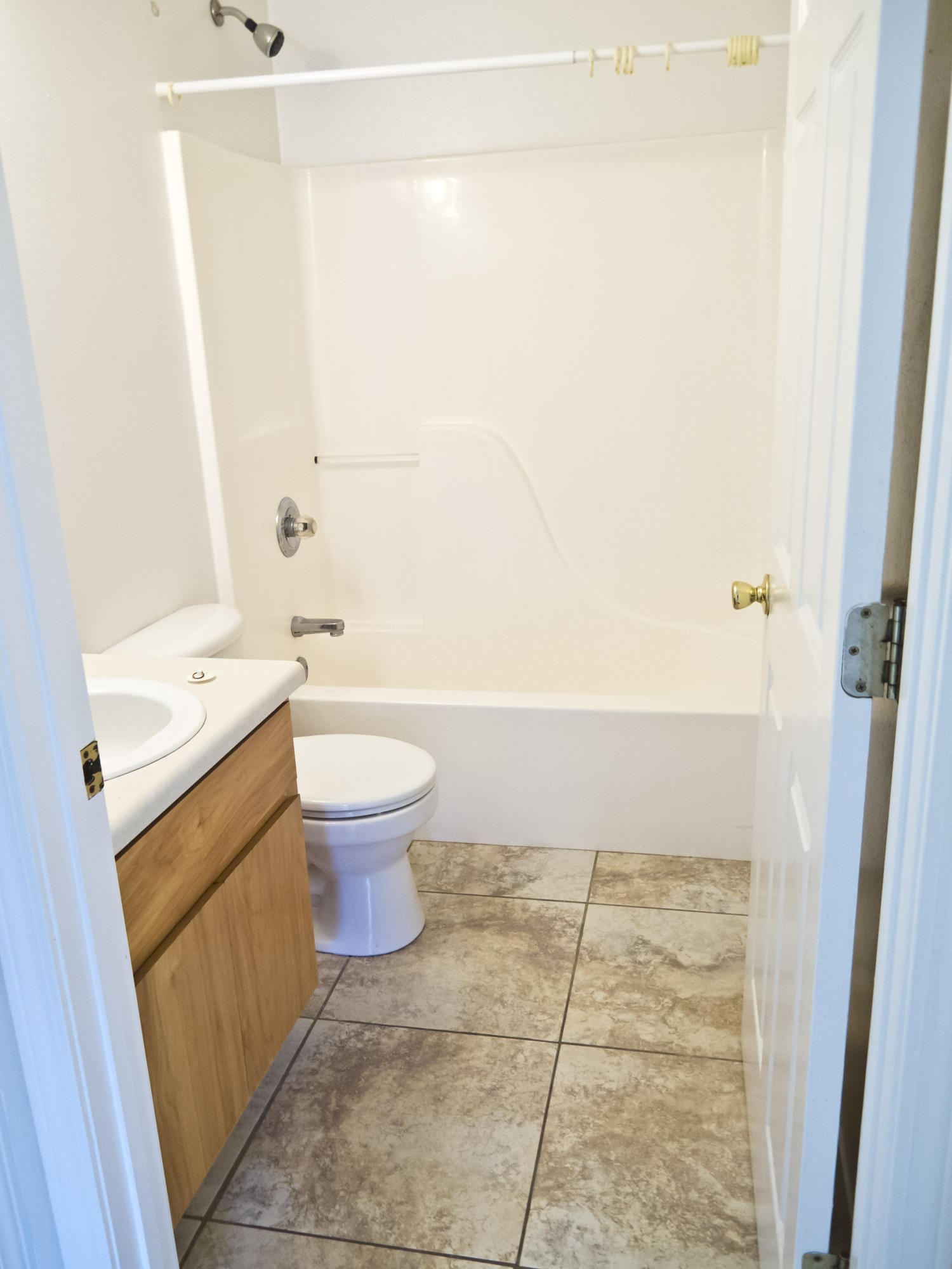 E2 OF NE4 OF SE4 OF NW4 OF SE4LESS - Residential Lease