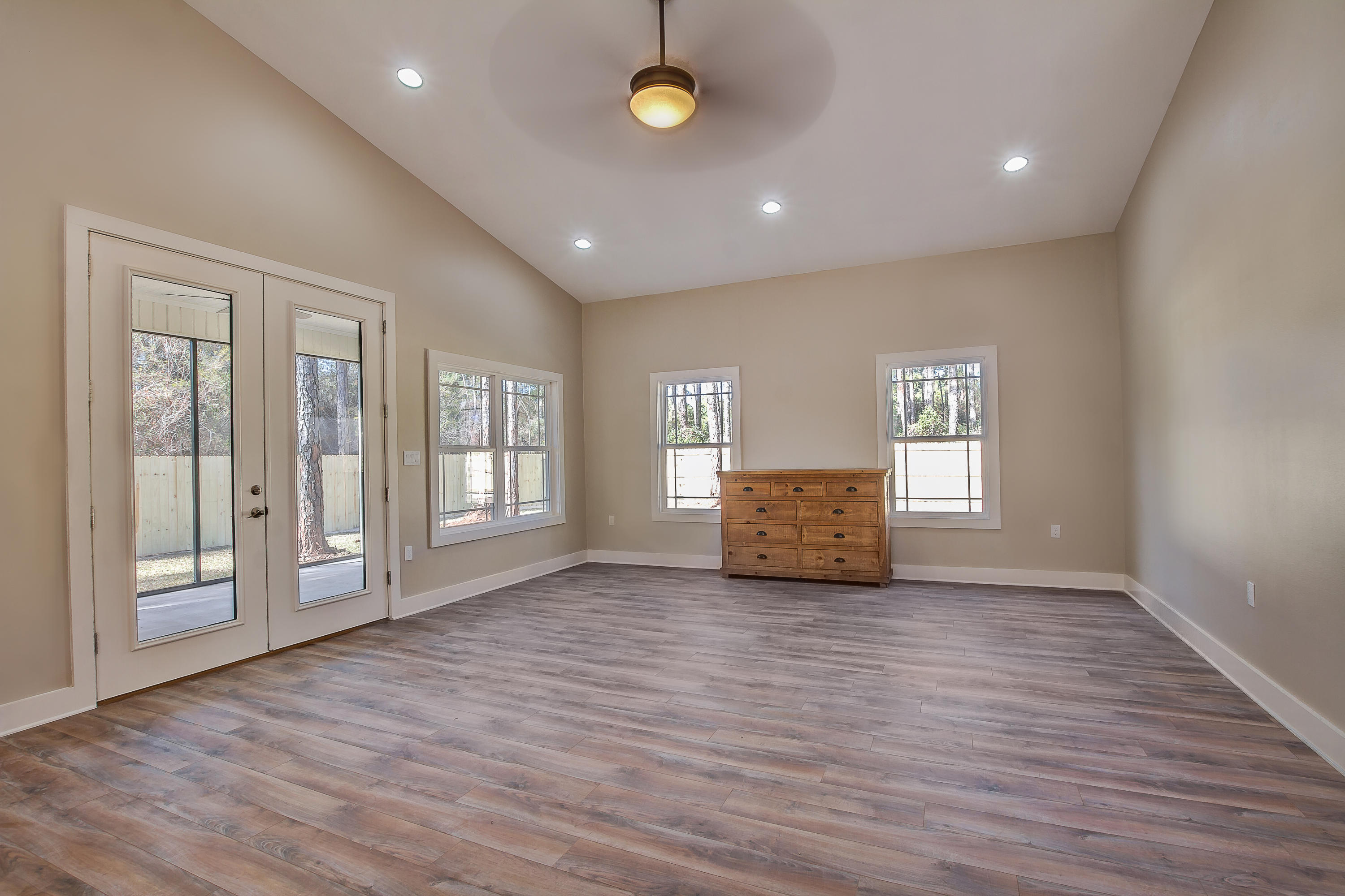 HOLIDAY SHORES ESTATES - Residential