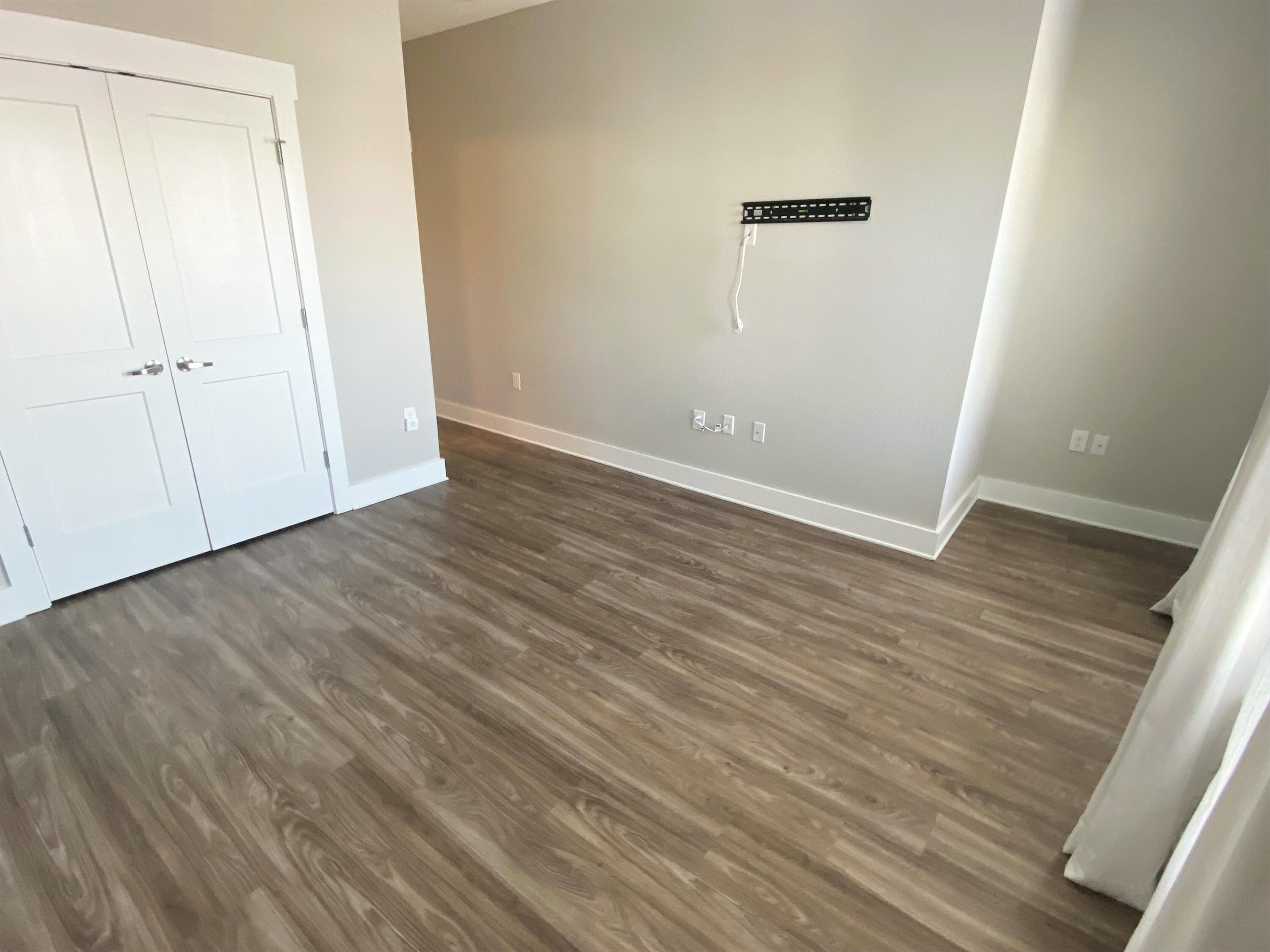 VERANDAS OF FREEPORT, THE - Residential Lease