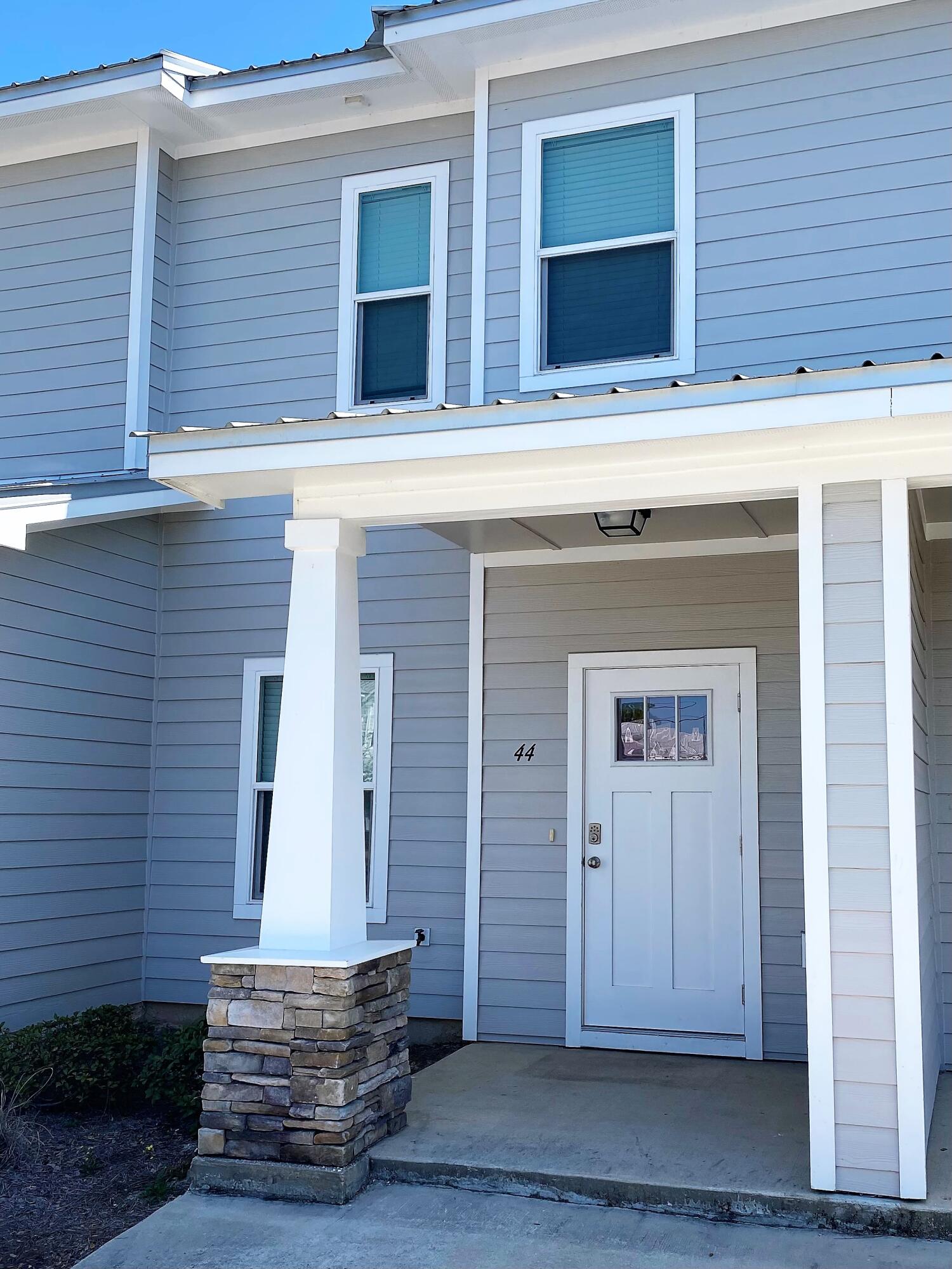 VERANDAS OF FREEPORT, THE - Residential Lease