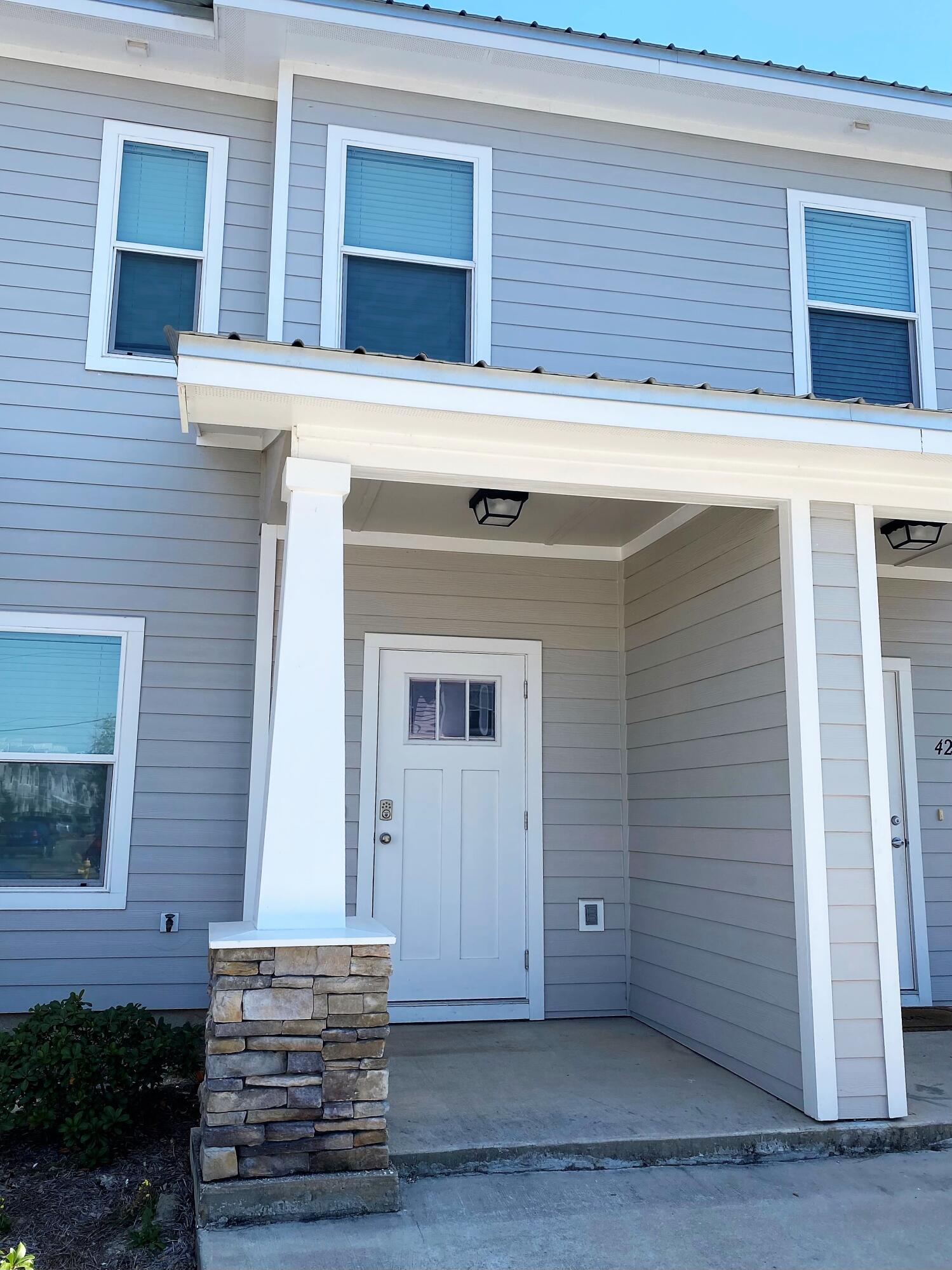 VERANDAS OF FREEPORT, THE - Residential Lease