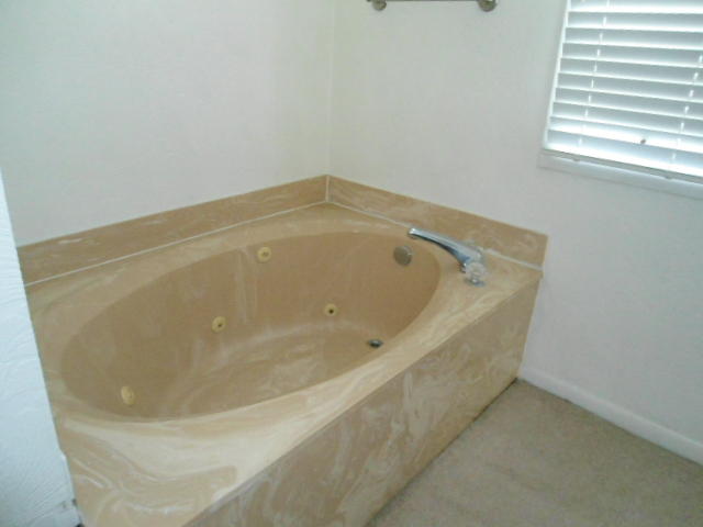 COUNTRY MANOR UNREC - Residential