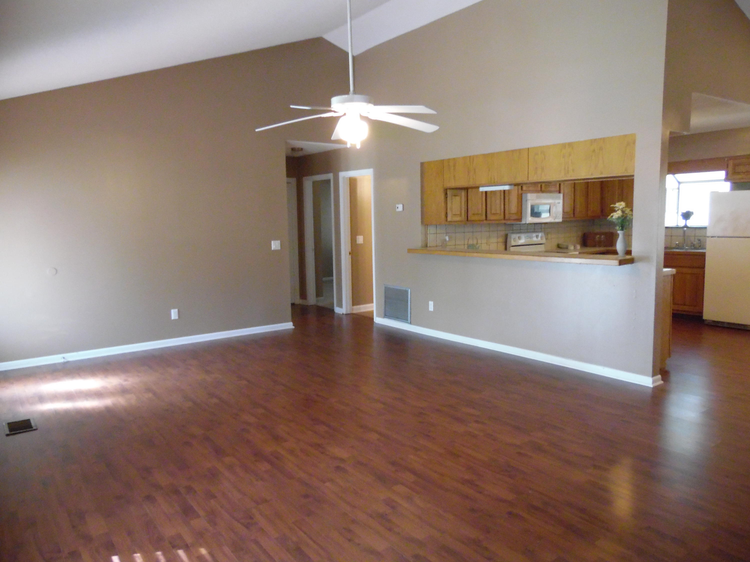 COUNTRY MANOR UNREC - Residential