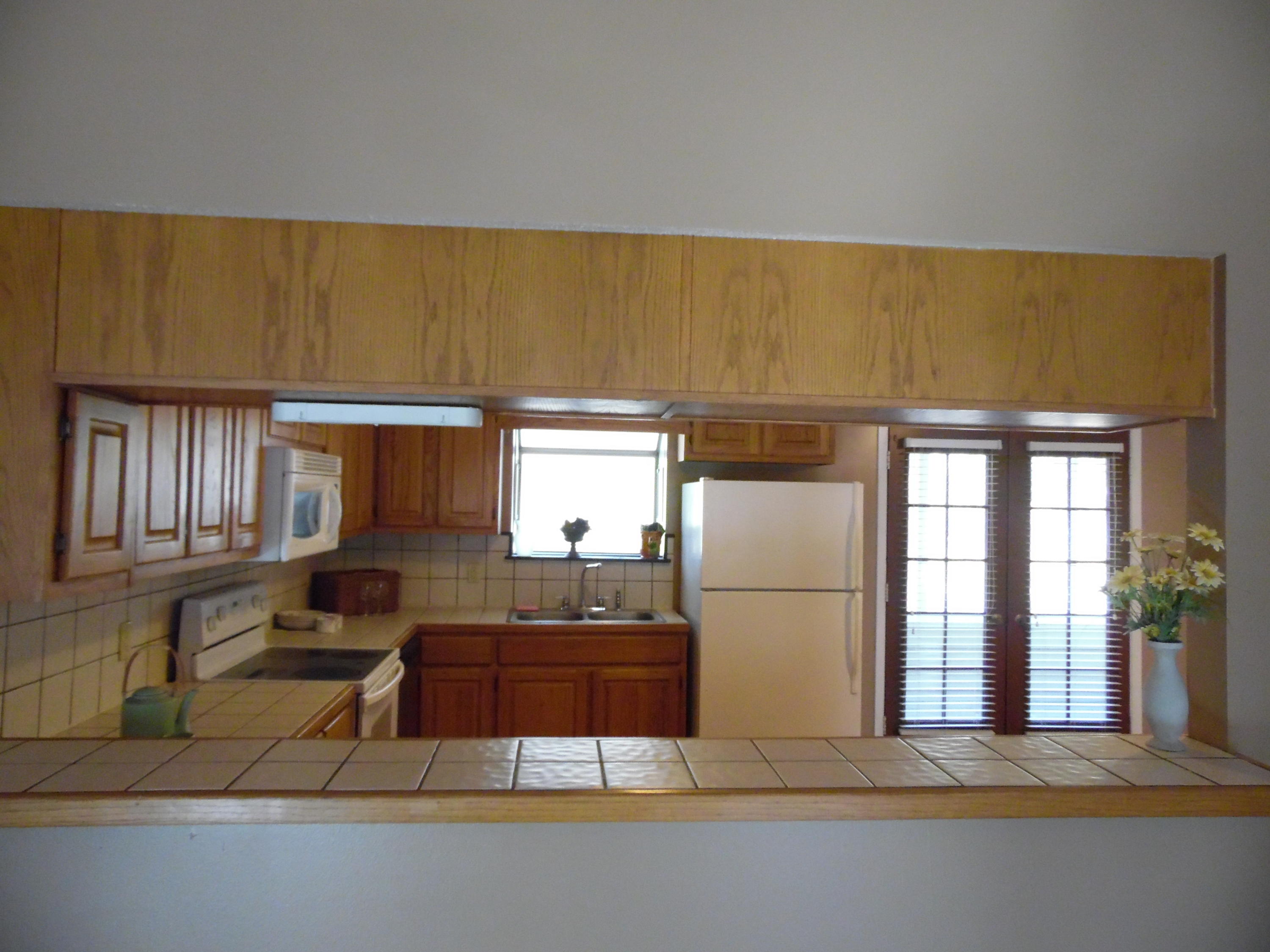 COUNTRY MANOR UNREC - Residential