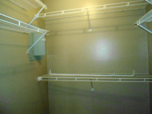 COUNTRY MANOR UNREC - Residential