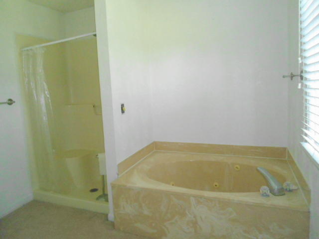 COUNTRY MANOR UNREC - Residential