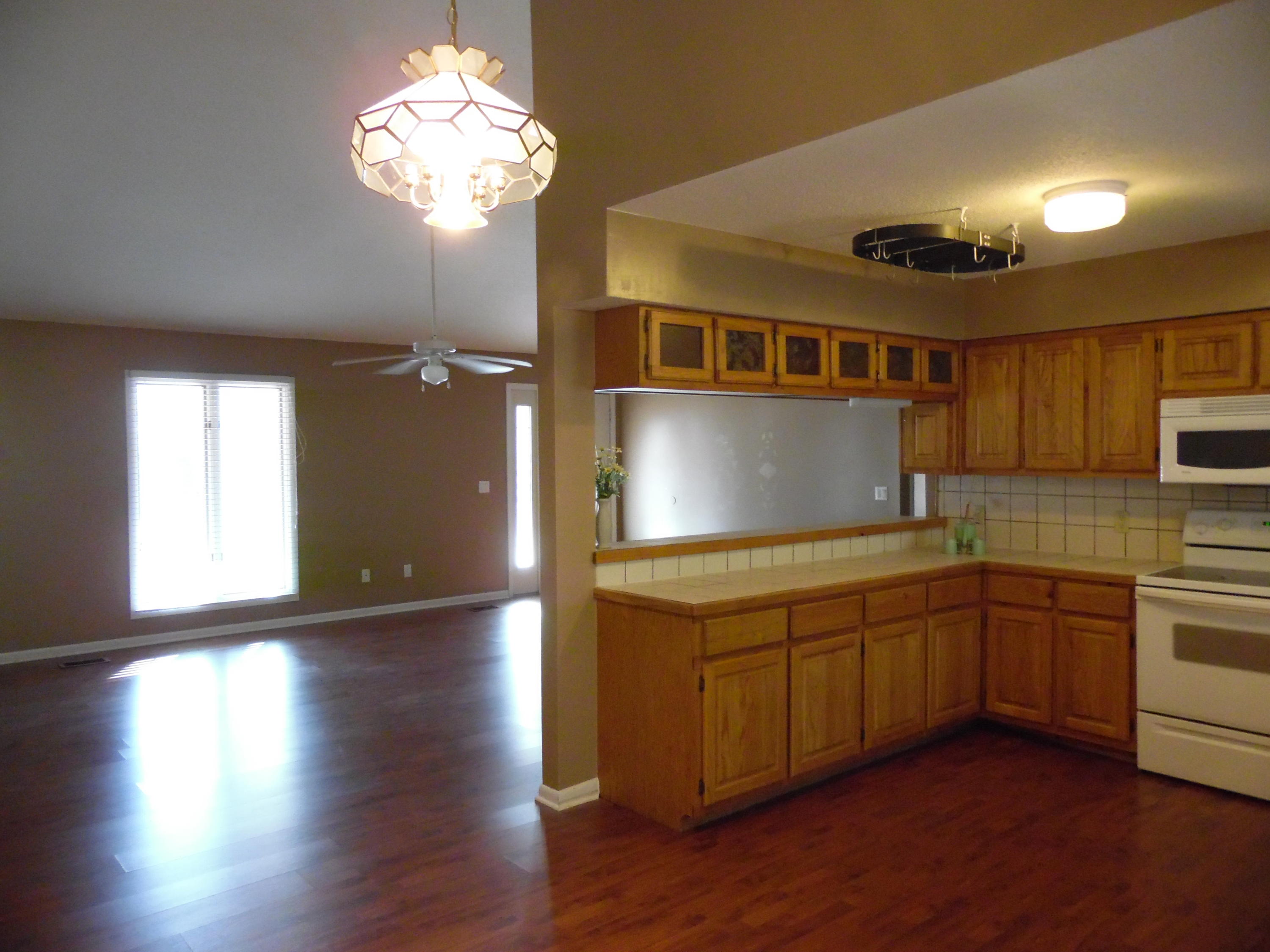 COUNTRY MANOR UNREC - Residential